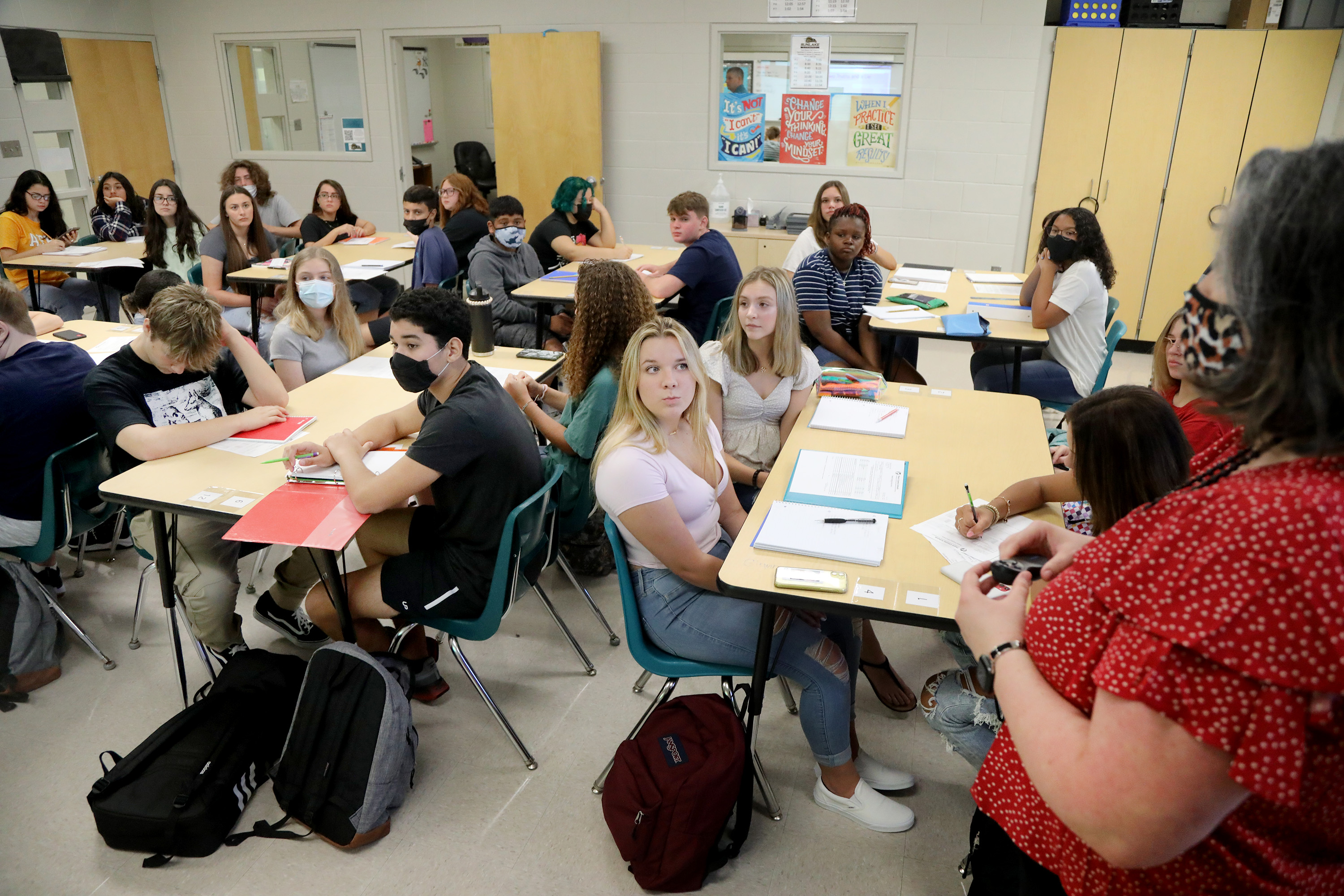 Tallahassee high school students use post-it notes to spread positivity