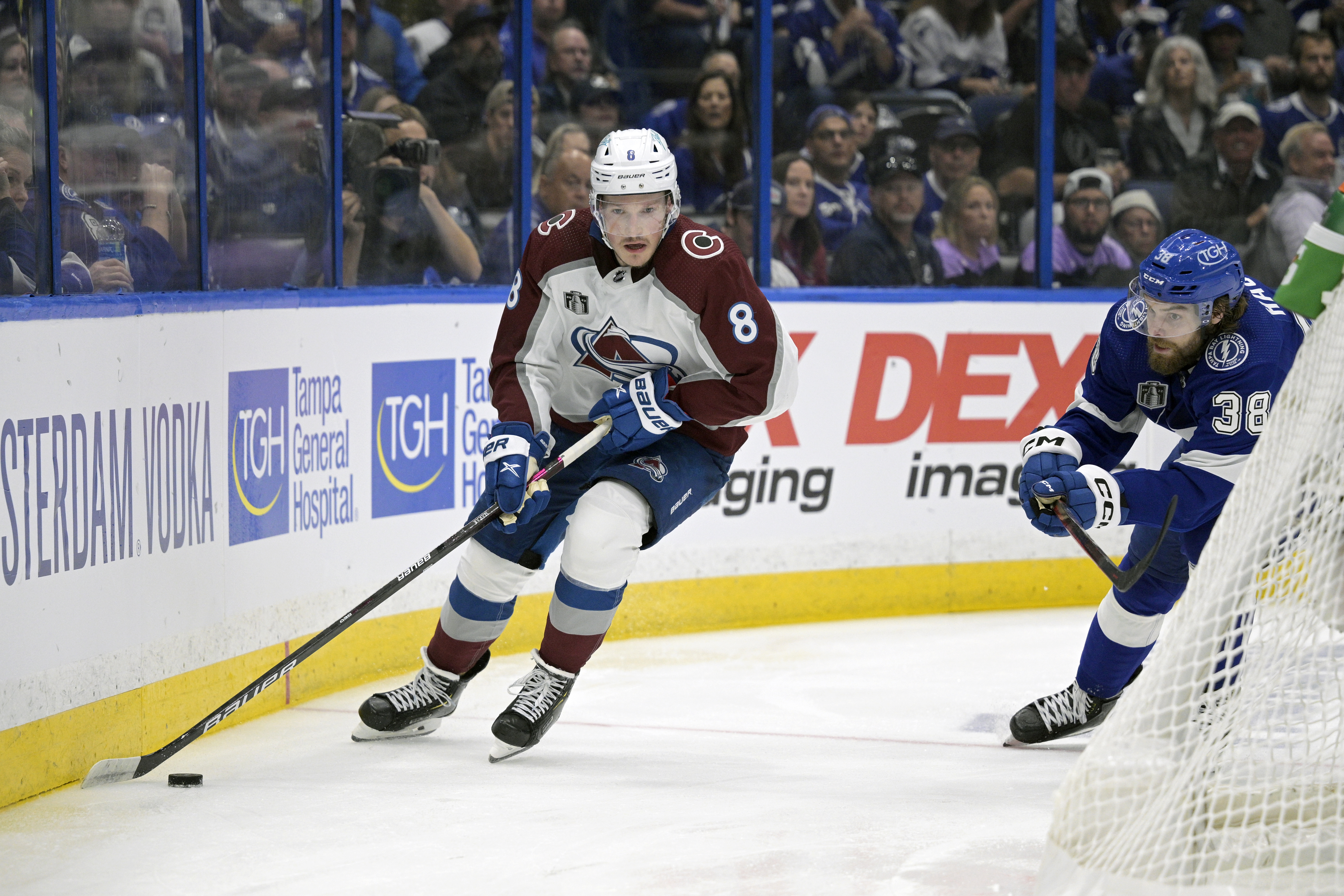 Can Cale Makar really contend for the Norris Trophy this season