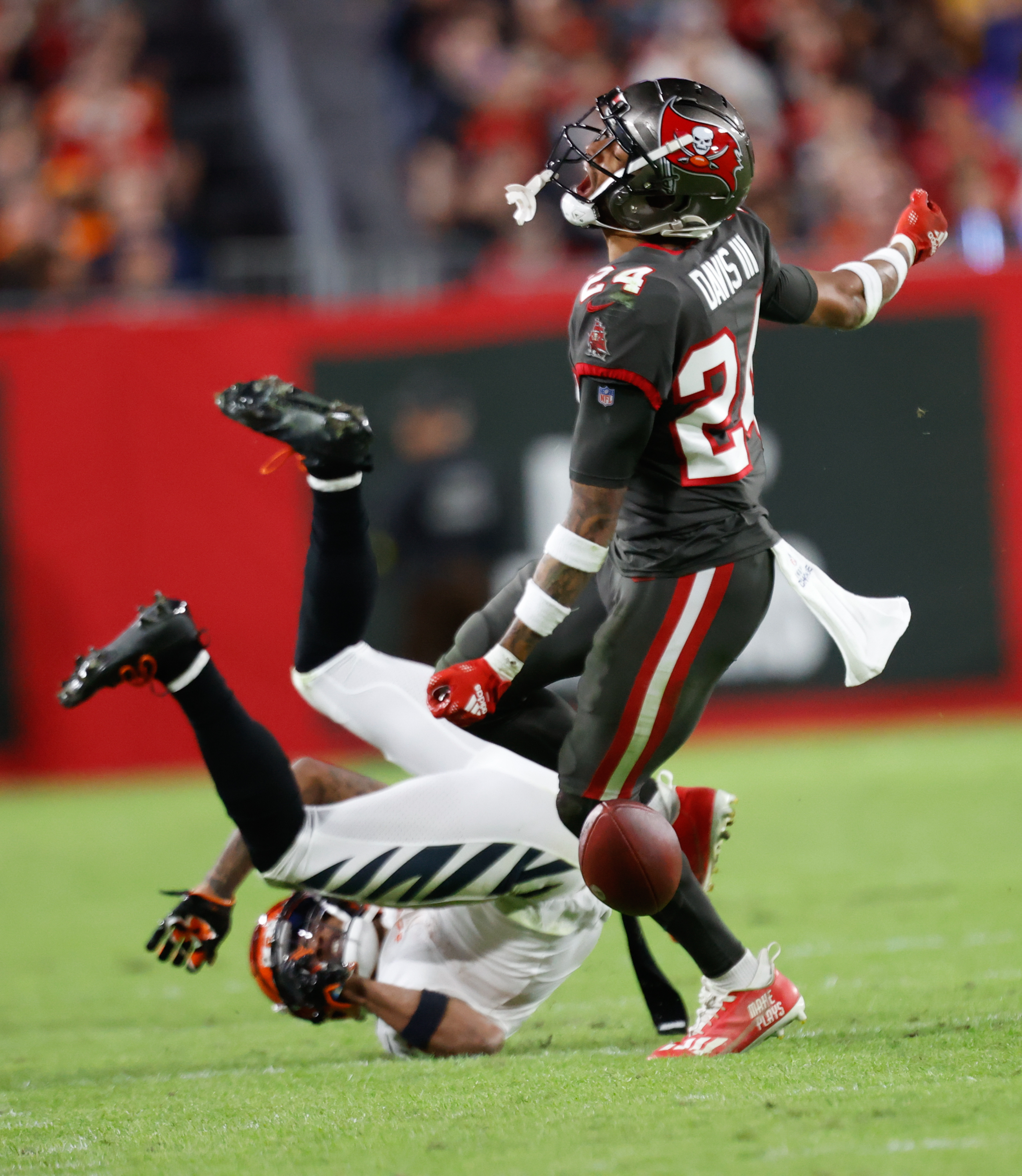 Cincinnati Bengals tight end Mitchell Wilcox (84) stands on the