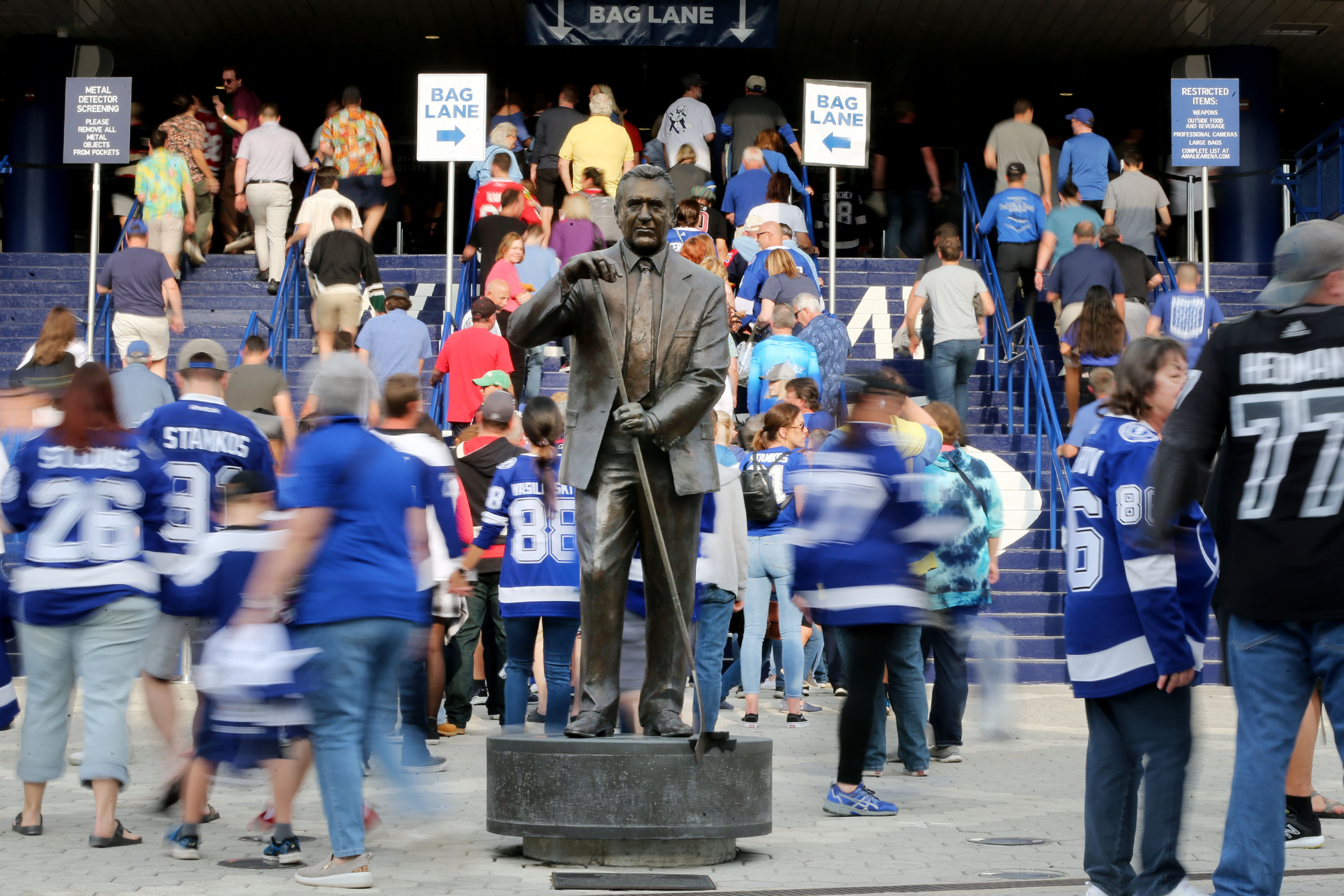 Lightning to unveil bronze Phil Esposito sculpture - NBC Sports