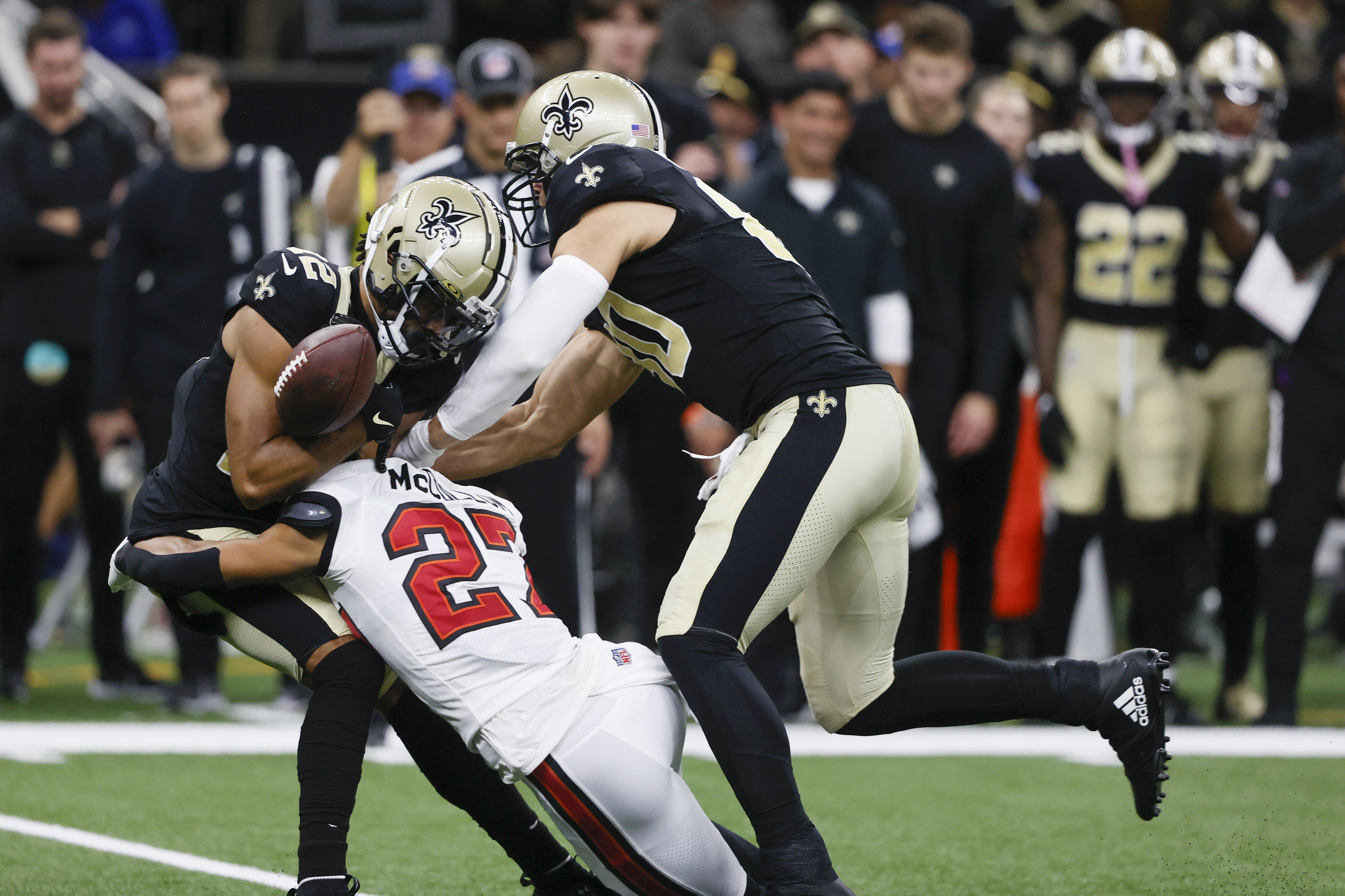 Baker Mayfield narrowly avoids injury, uses legs to survive Saints