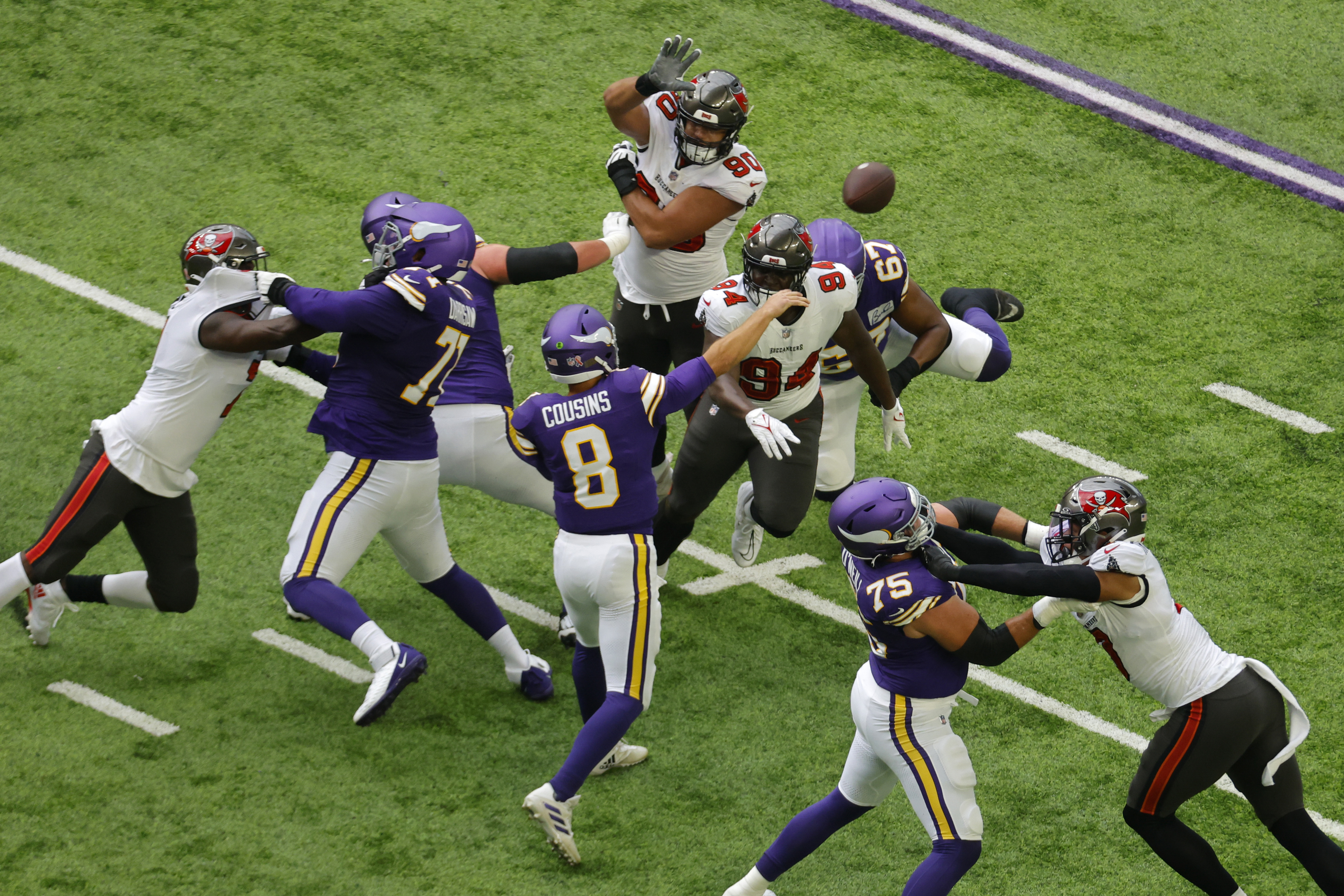 Vikings fall to Tampa Bay Bucs, 20-17, in season opener