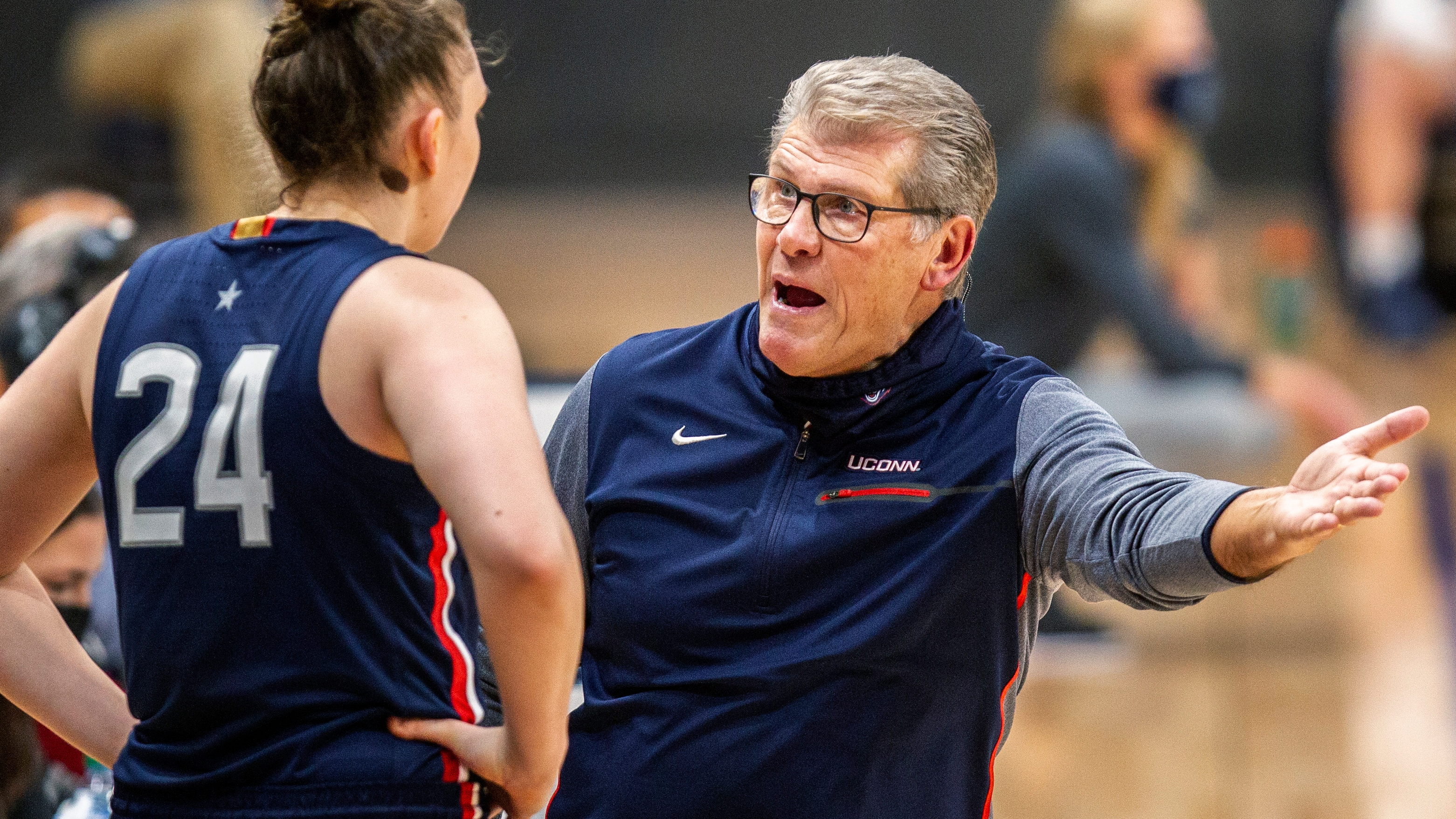 UConn's Geno Auriemma poised to tie Pat Summitt in wins