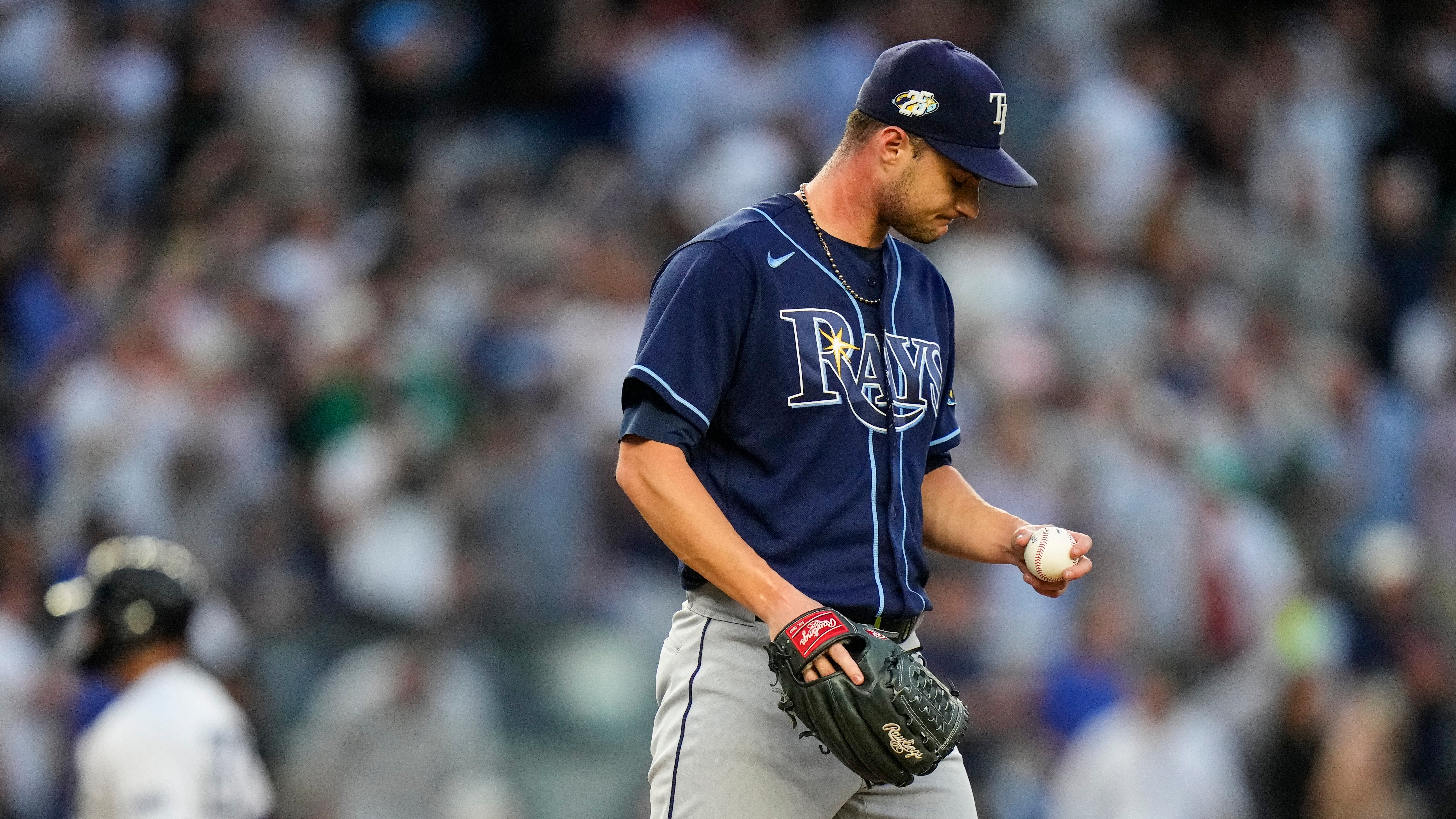 Yankees' Giancarlo Stanton exits game against Blue Jays with knee