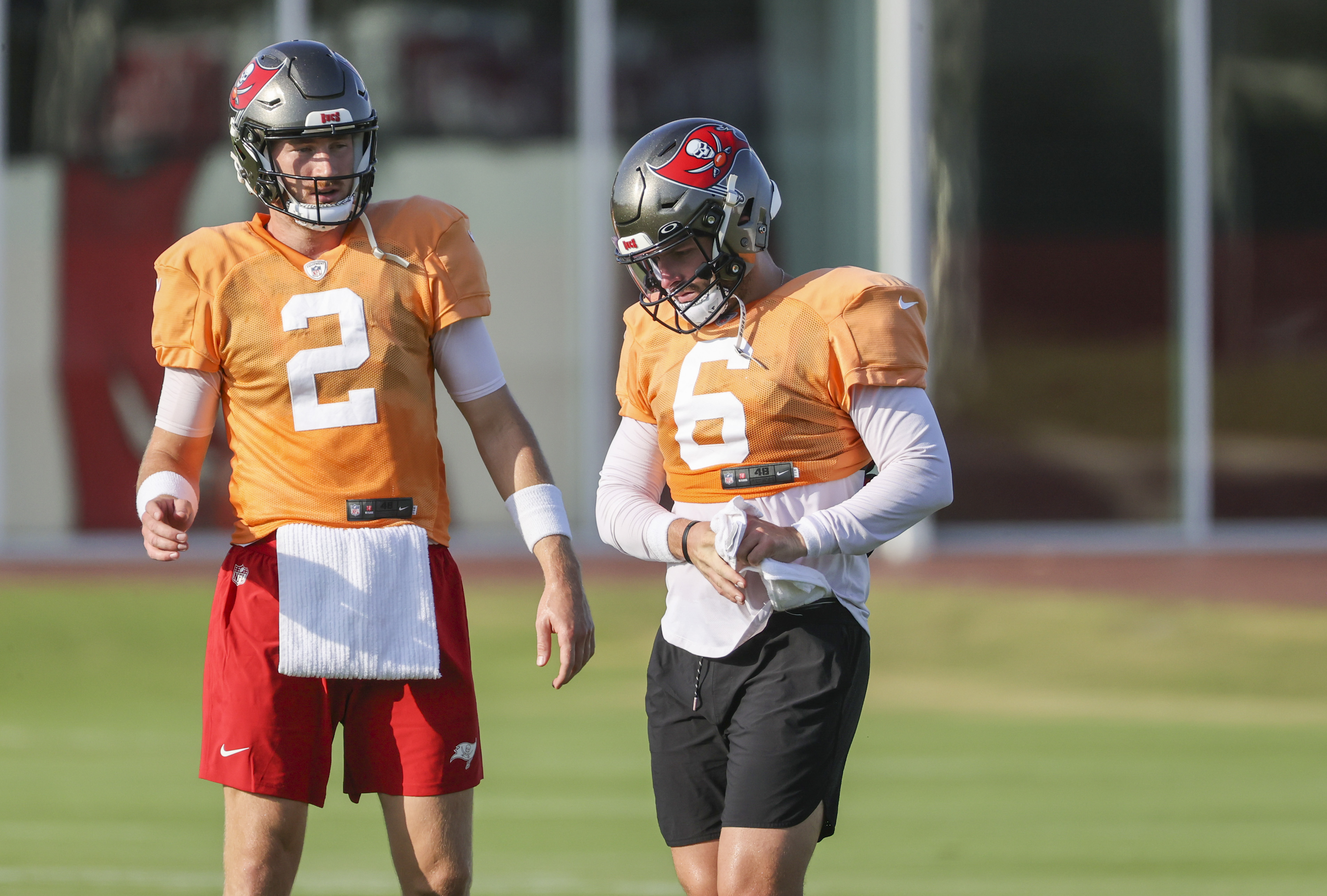 Cleveland Browns quarterback Baker Mayfield (6) locks arms with