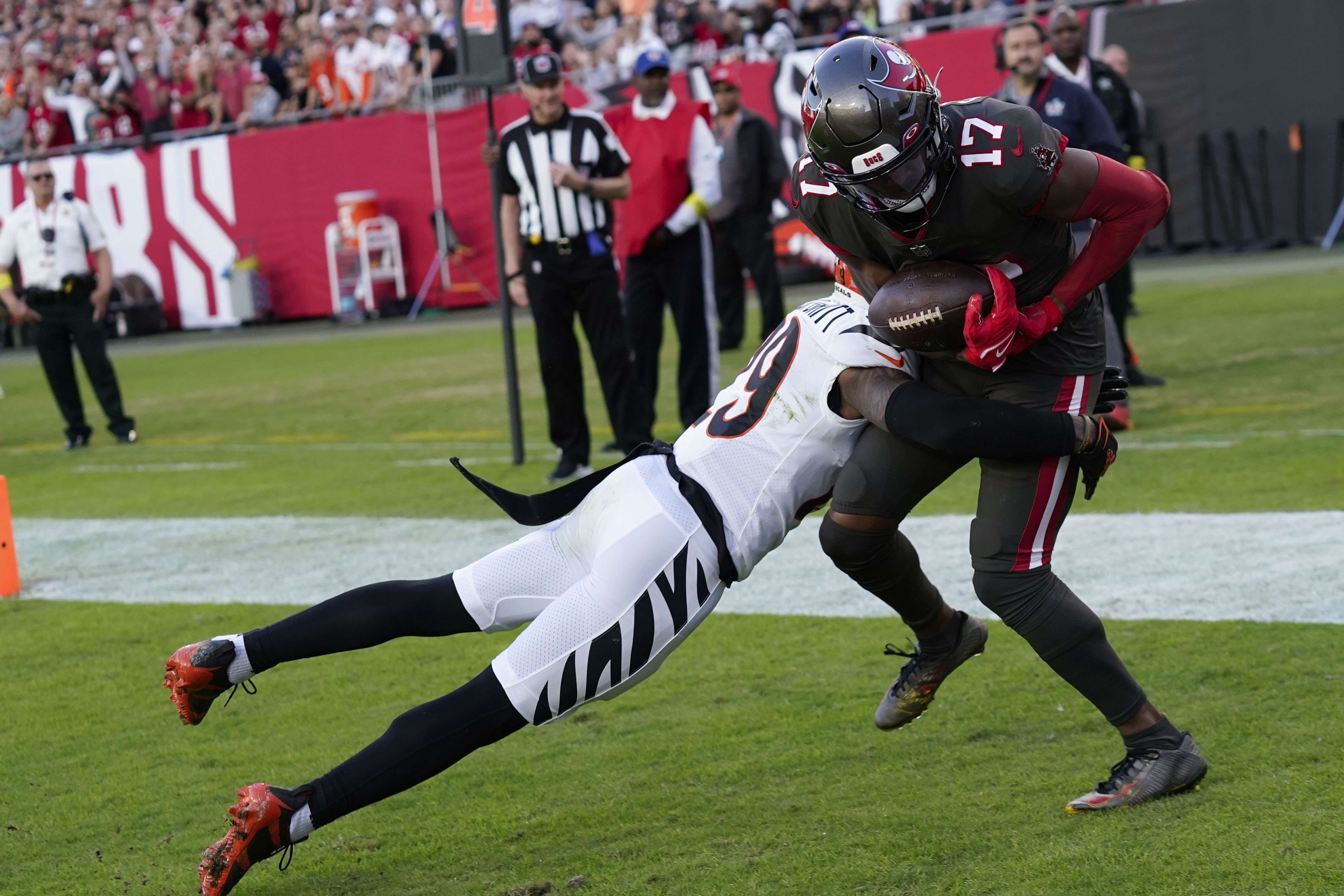 Cincinnati rallies from 17-0 deficit for 34-23 win in Tampa Bay