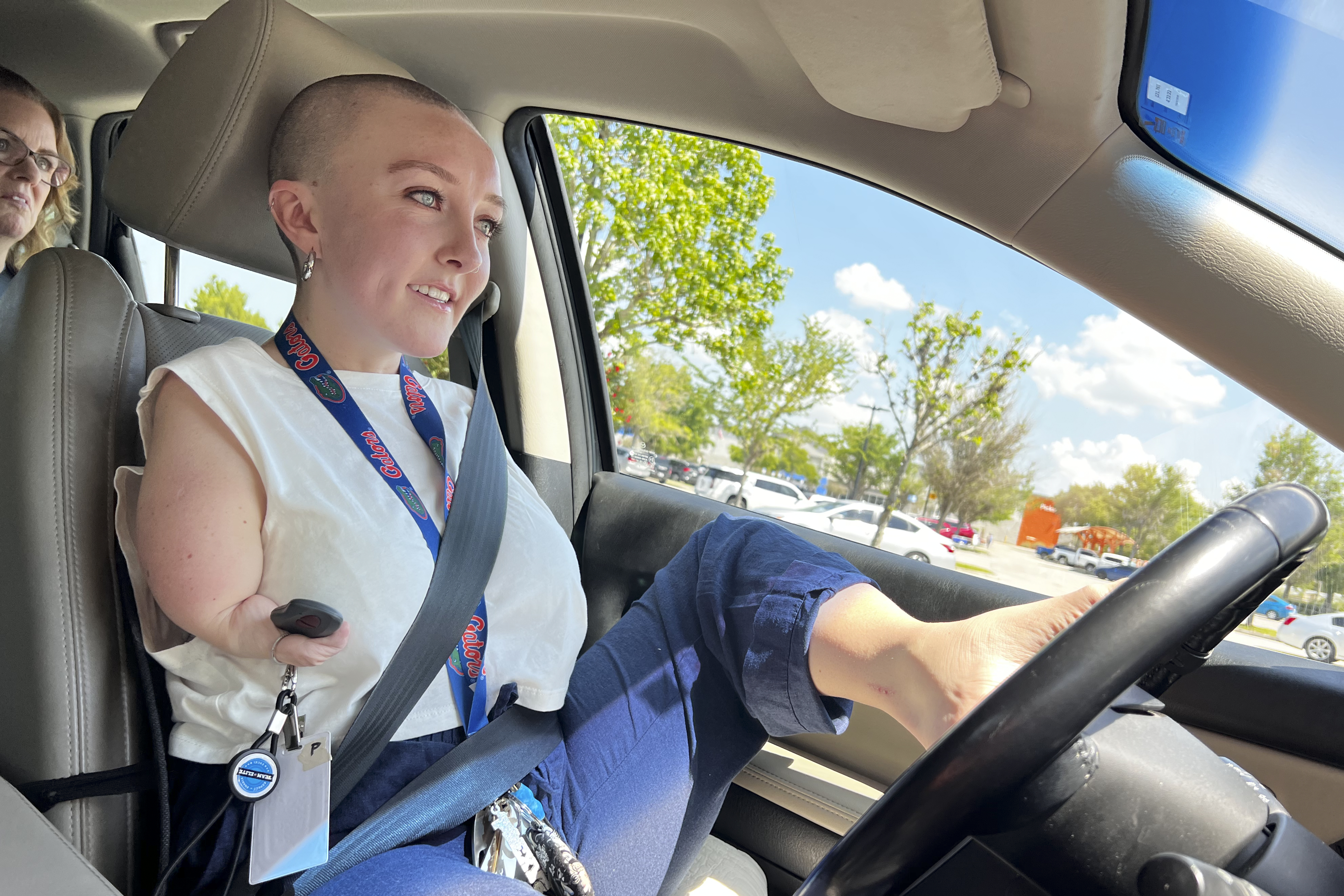 Driving with feet, Florida TikToker with no arms goes viral