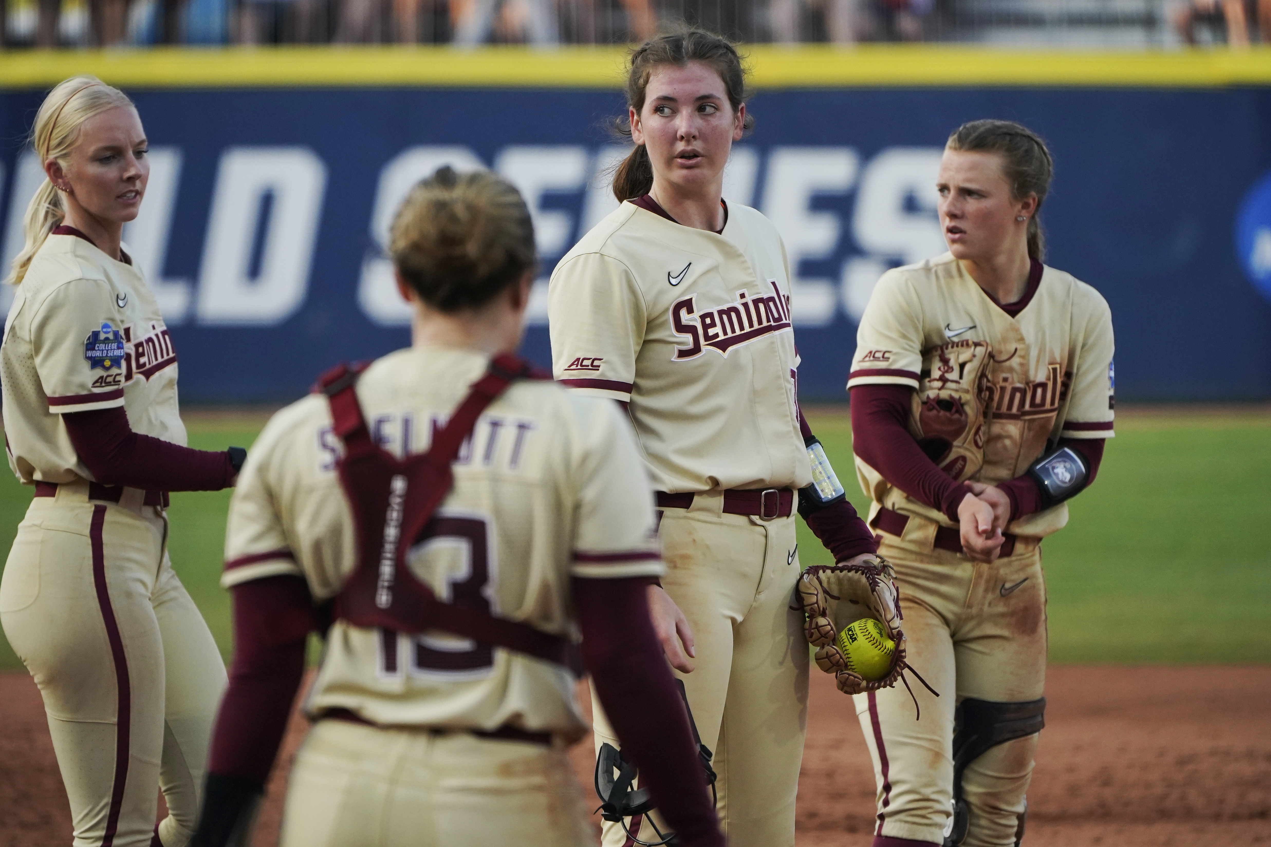 Florida locks up spot in the College World Series finals with a 3