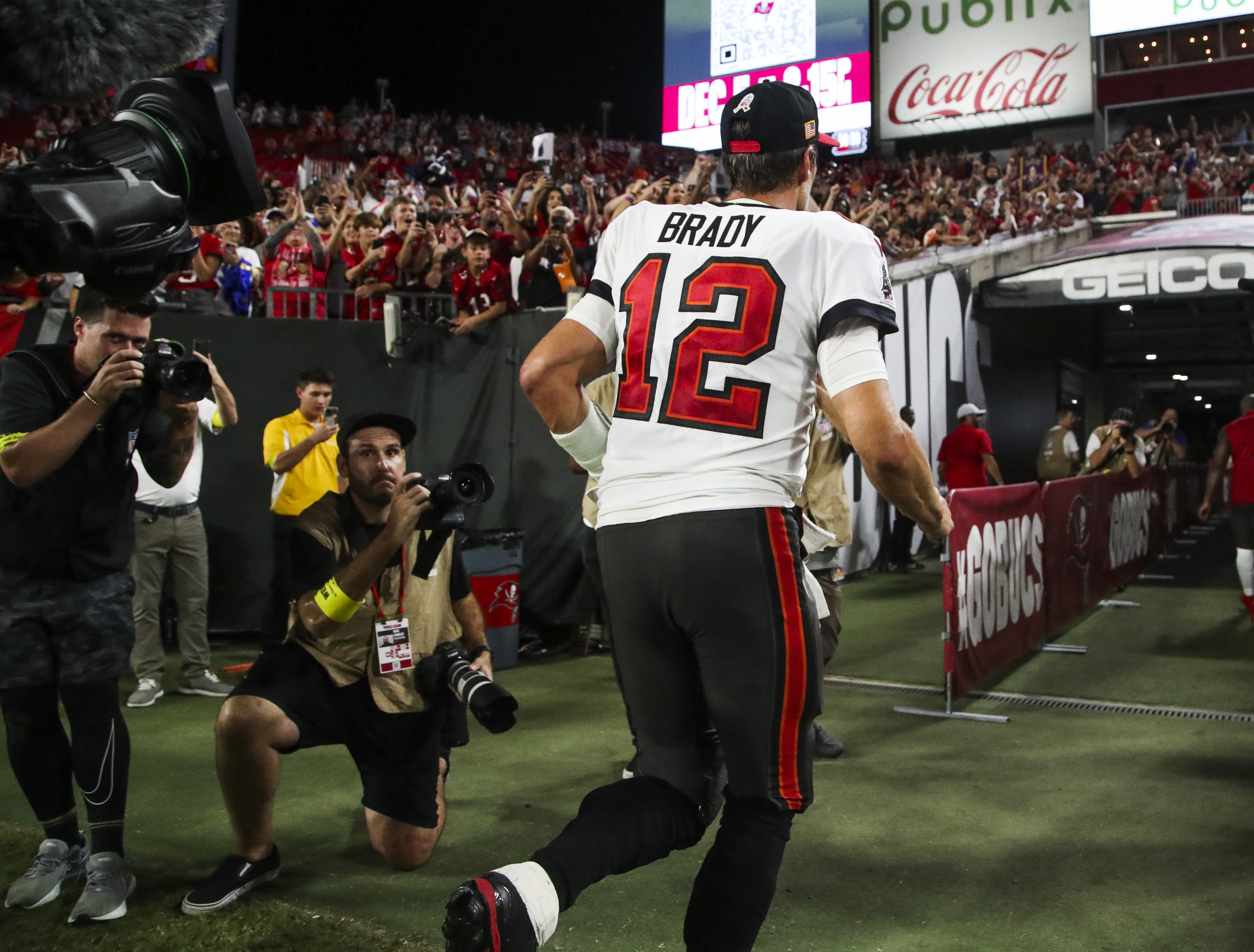 Tom Brady leads Bucs over Rams with late touchdown pass to Cade Otton