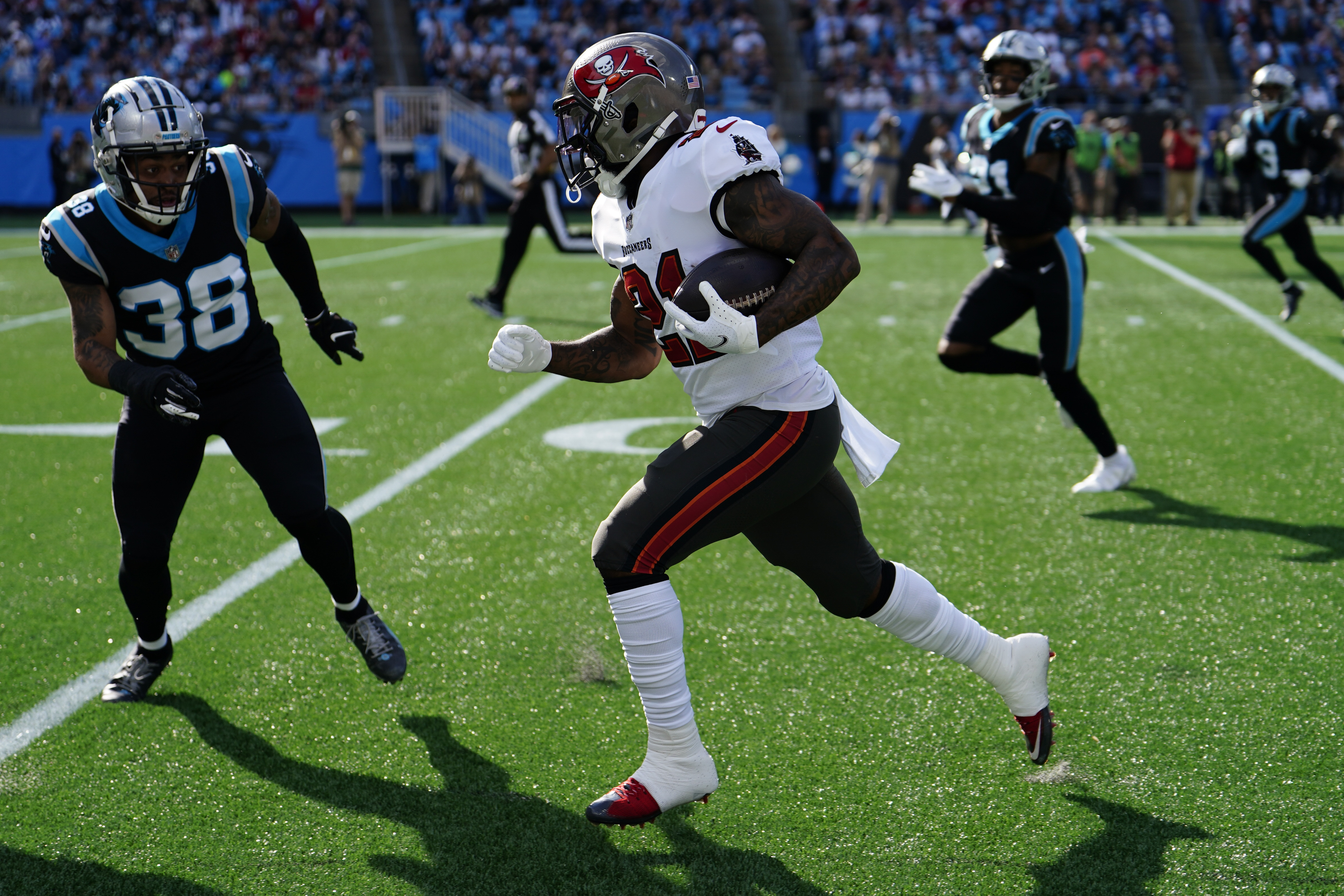 FOX Sports: NFL on X: BACK. TO. BACK. The @Buccaneers are the CHAMPS of  the NFC South! 