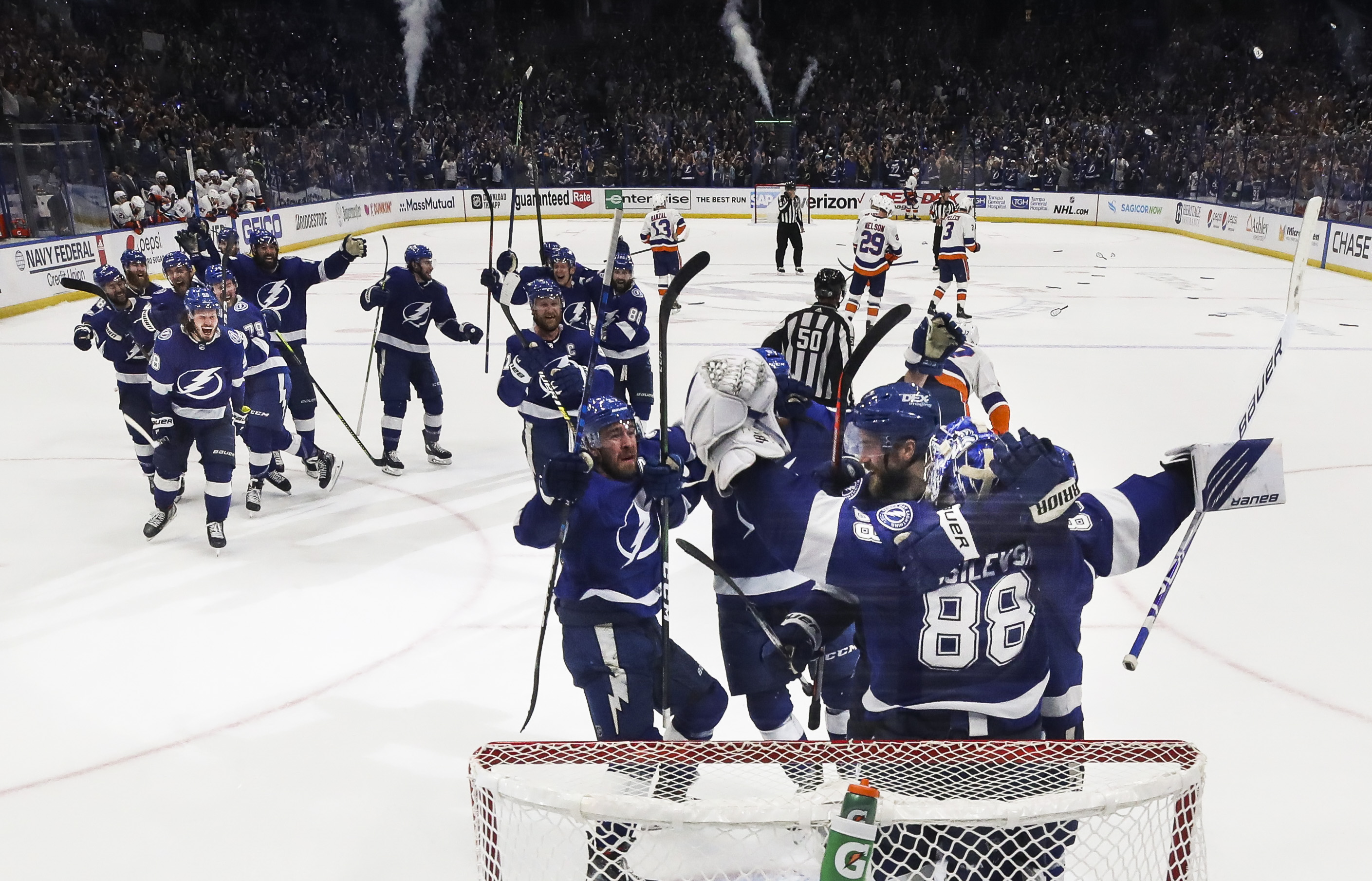 Islanders Semyon Varlamov sets franchise playoff shutout streak