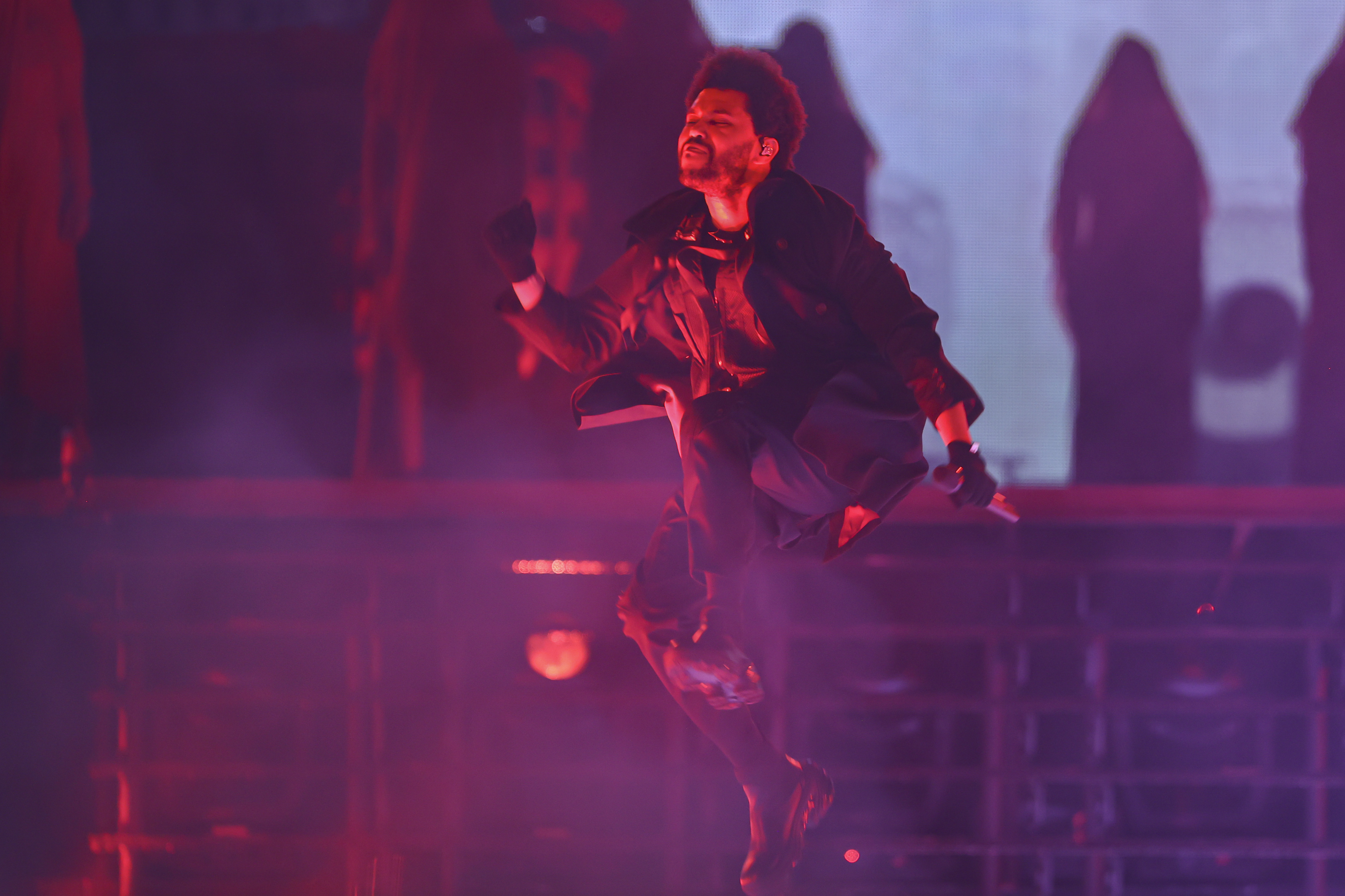 The Weeknd fills Tampa stadium with lukewarm performance