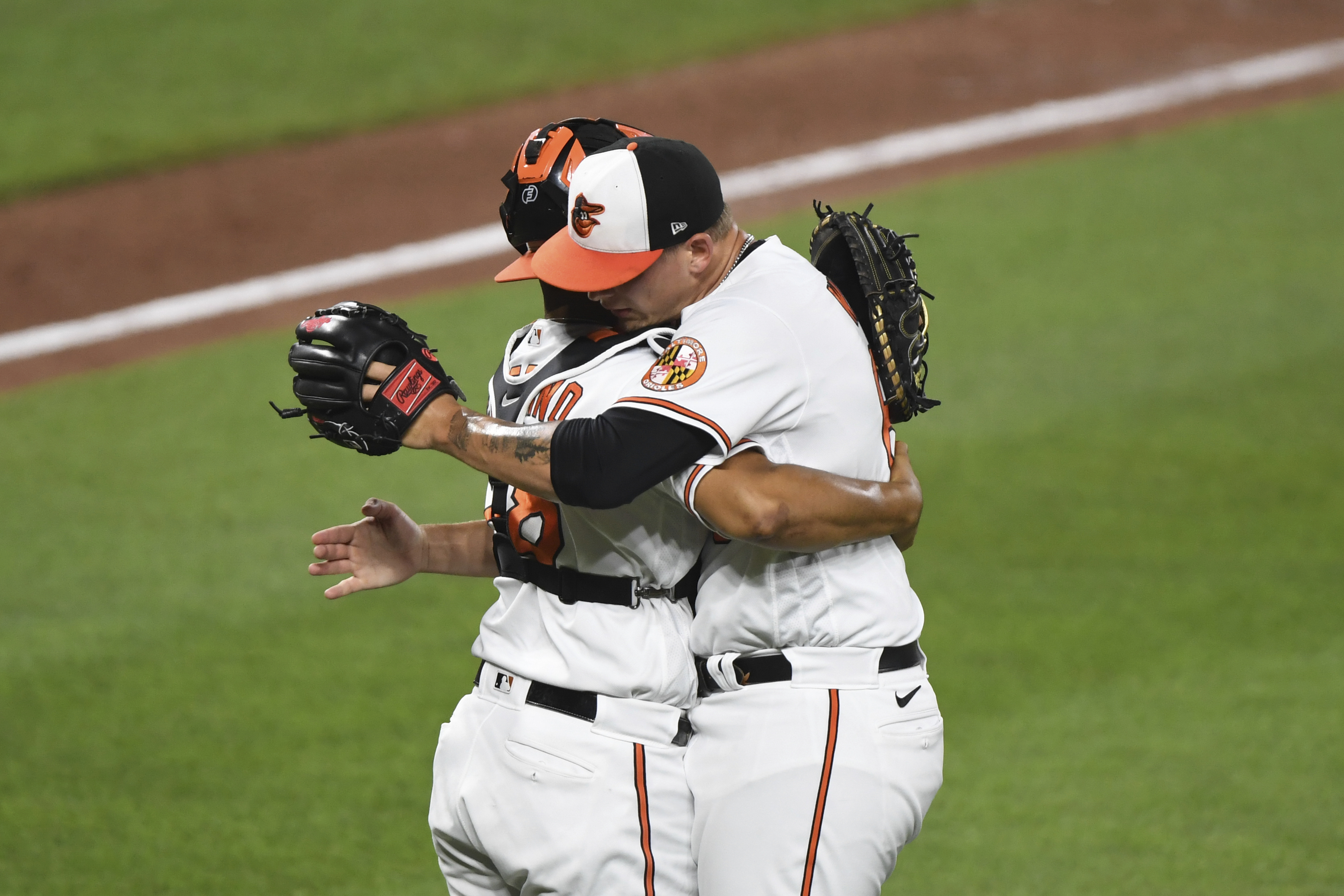 Orioles reliever ties wins record