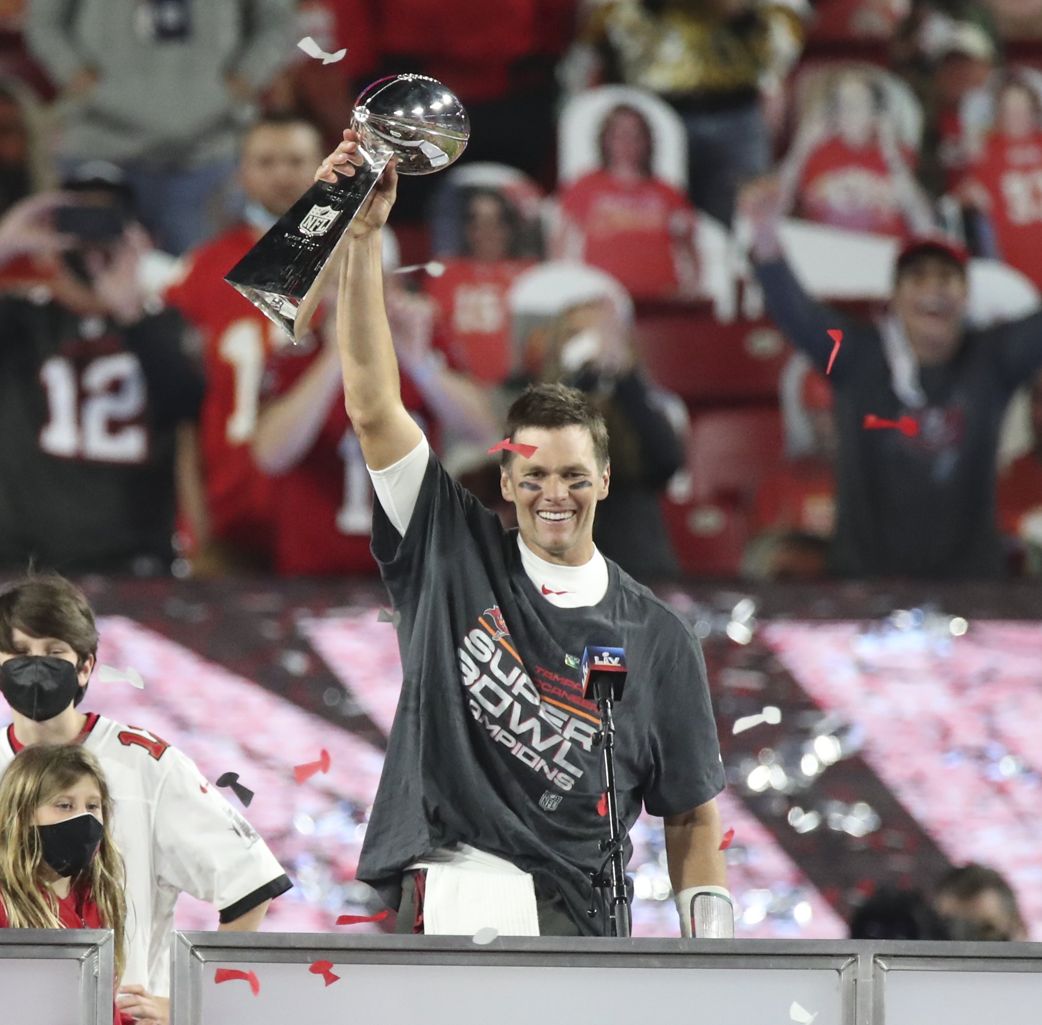 Sports Illustrated on X: Leonard Fournette and @TomBrady show off their  Super Bowl LV rings 