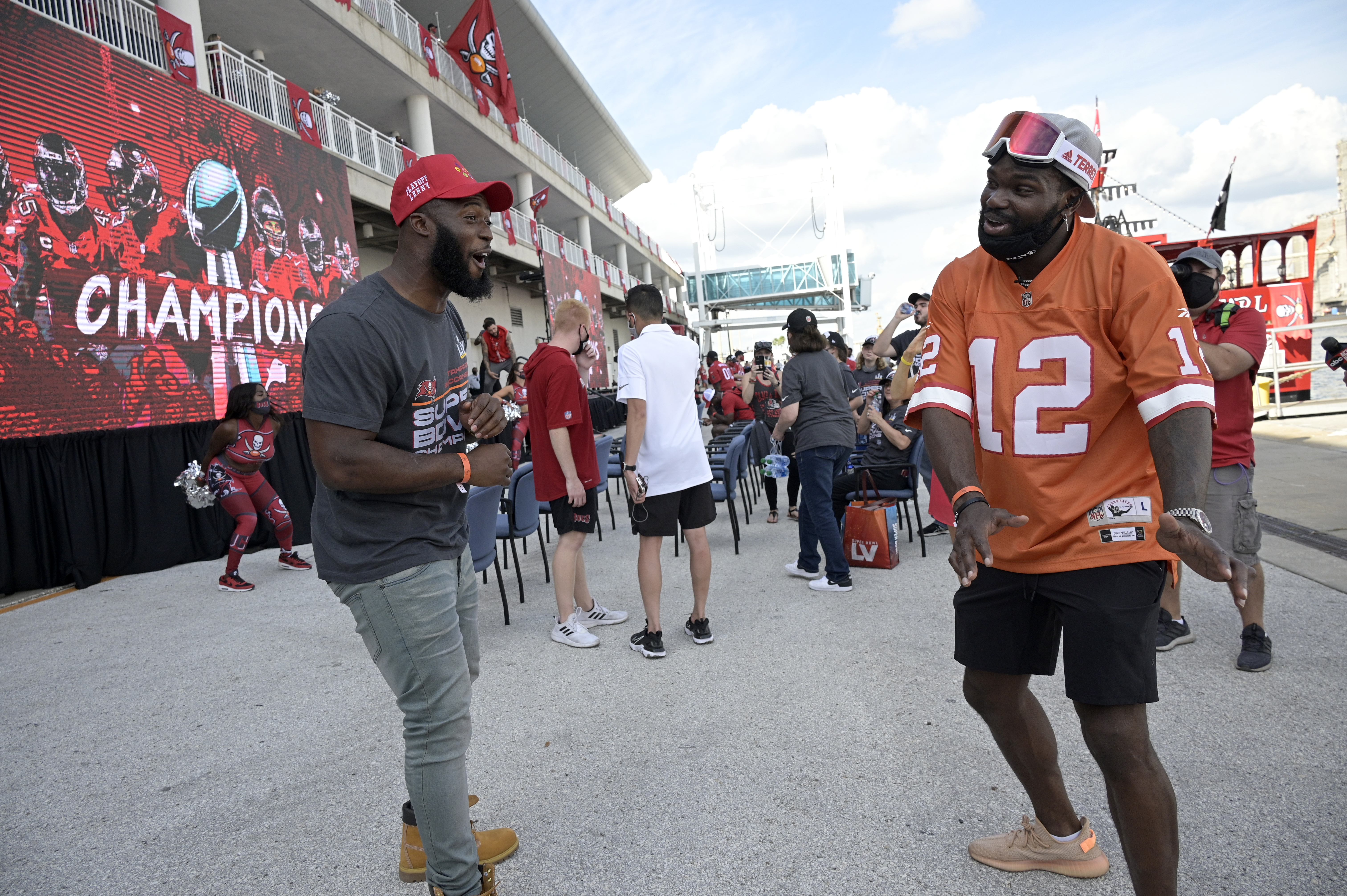 Buccaneers' Shaq Barrett on next contract: 'I feel like it's time for me to  break the bank now'