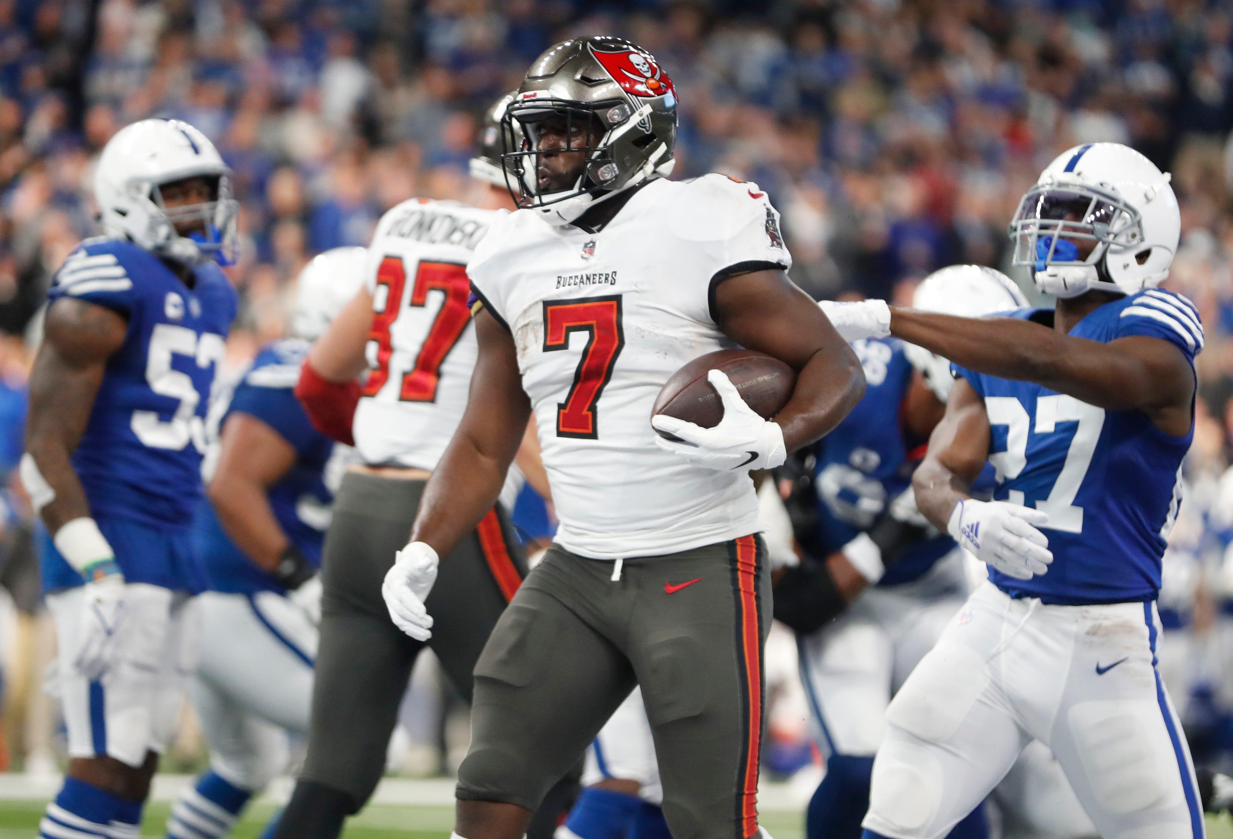 November 28, 2021: Tampa Bay Buccaneers running back Leonard Fournette (7)  runs with the ball for yardage during NFL football game action between the Tampa  Bay Buccaneers and the Indianapolis Colts at