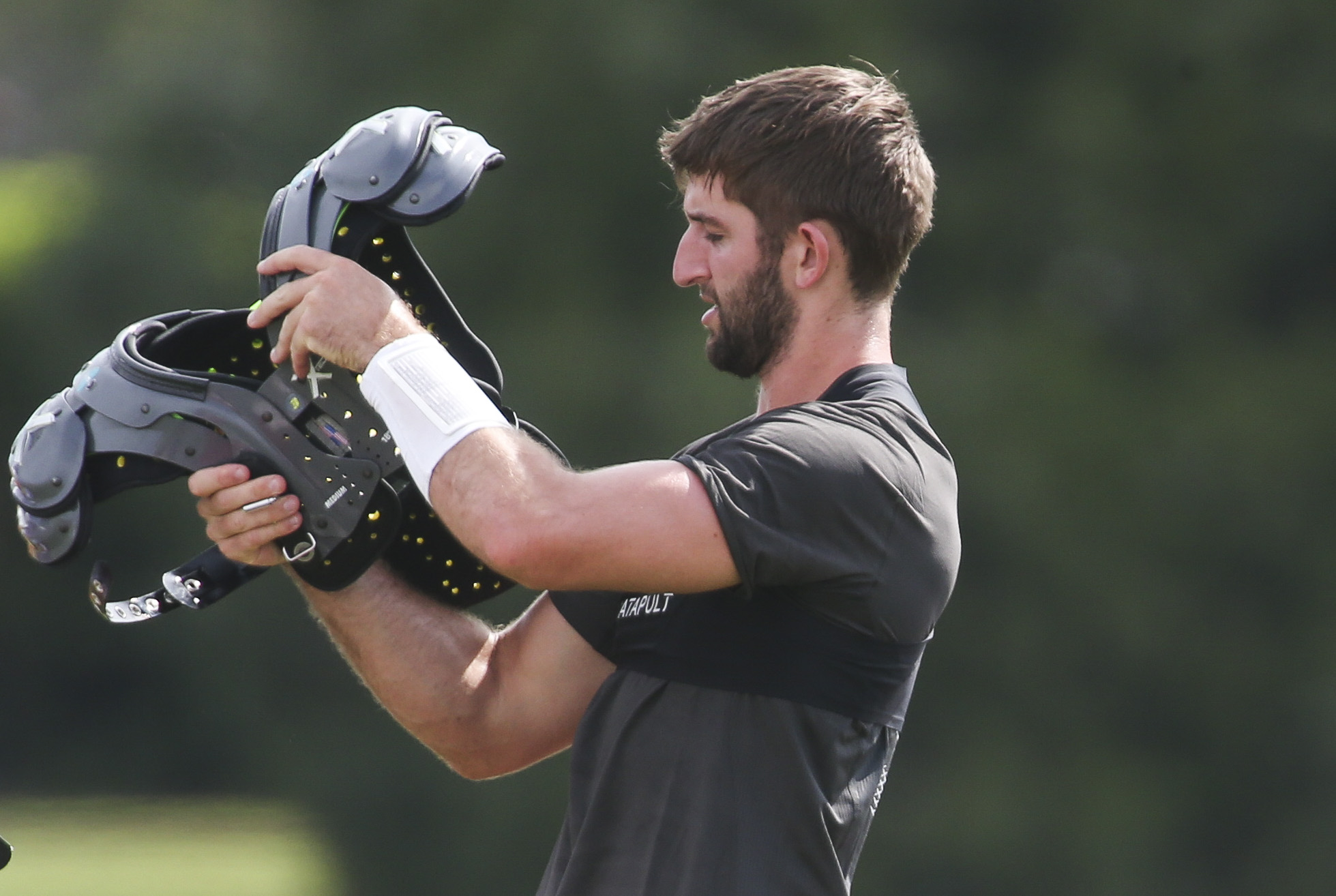 Josh Rosen enters game, immediately throws pick six as sad career