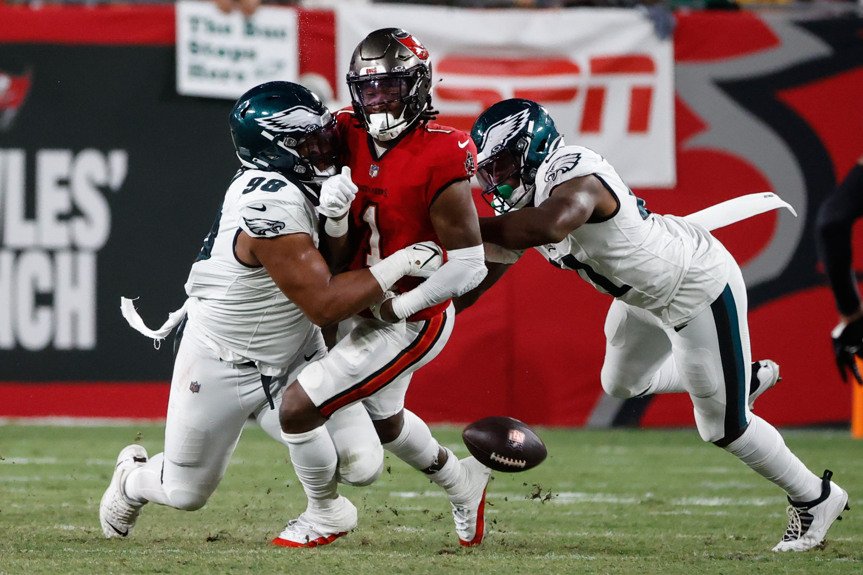 Todd Bowles calls out Buccaneers run game after 25-11 loss to Eagles