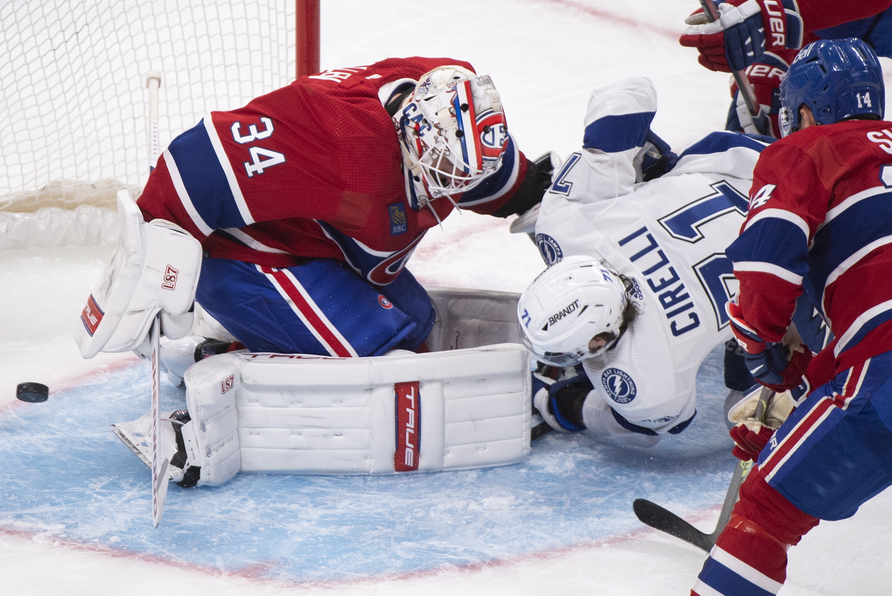 Brandon Hagel has hat trick, Lightning beat Canadiens 5-3