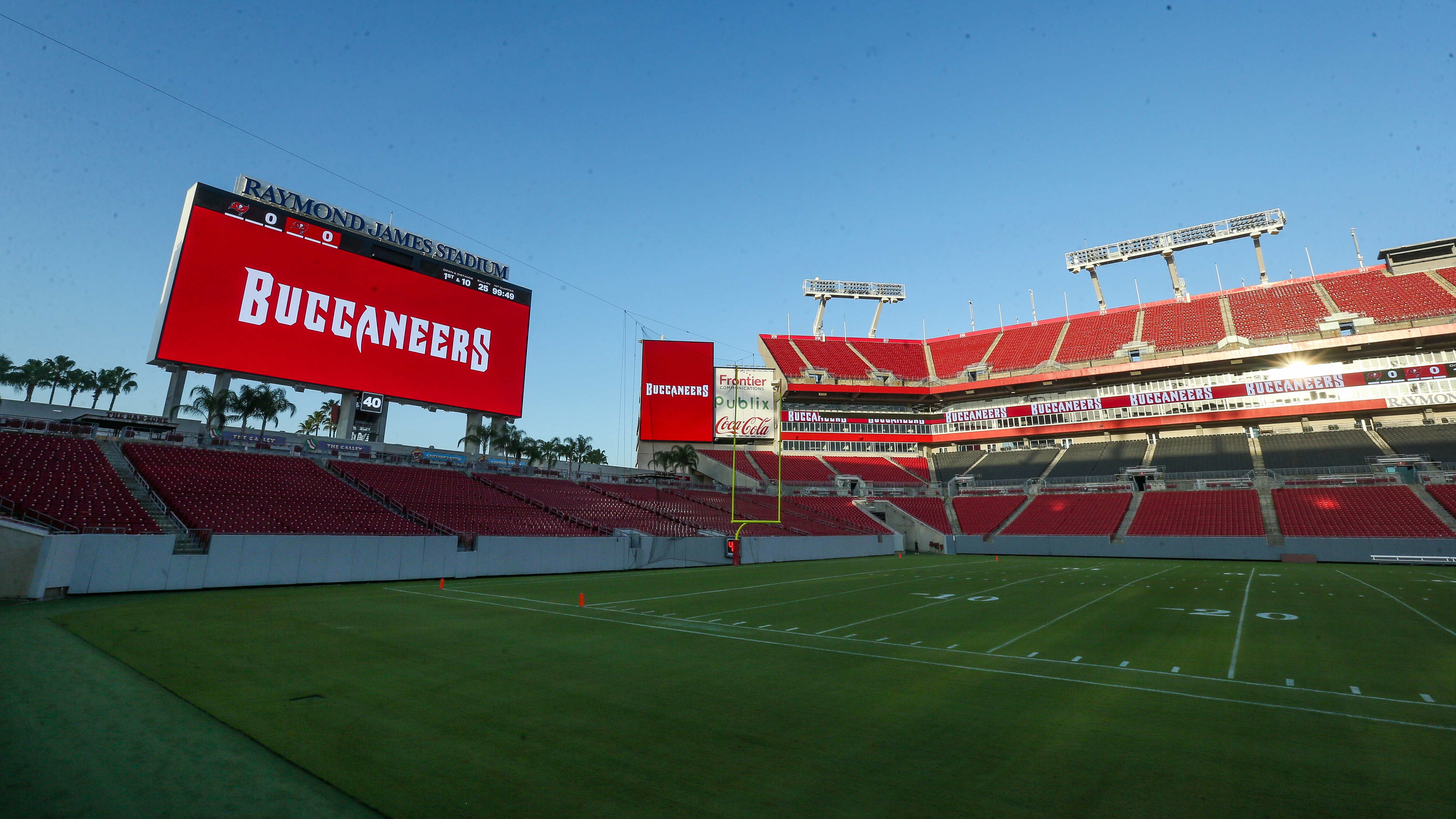 NFL Football Stadiums - Tampa Bay Buccaneers Stadium - Raymond