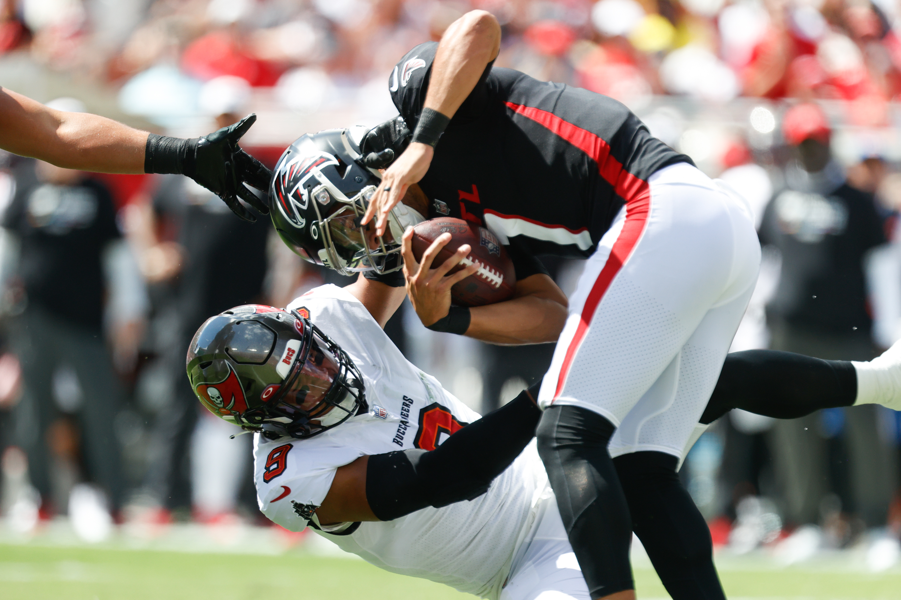 Bucs' Joe Tryon-Shoyinka is haunted by near-sacks — and resolute on  improving