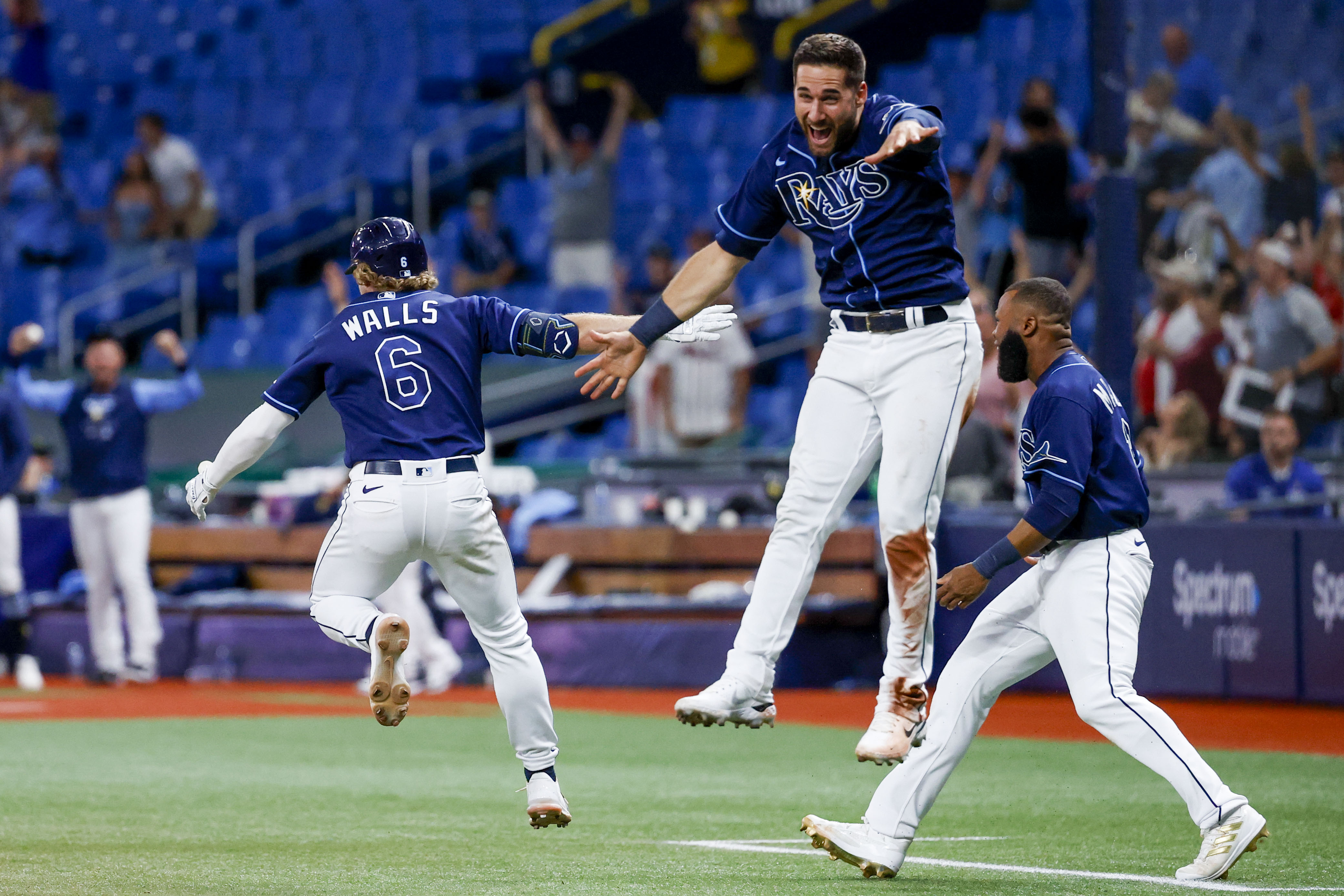 Walls hits 3-run homer in 10th, Rays beat Cardinals 4-2