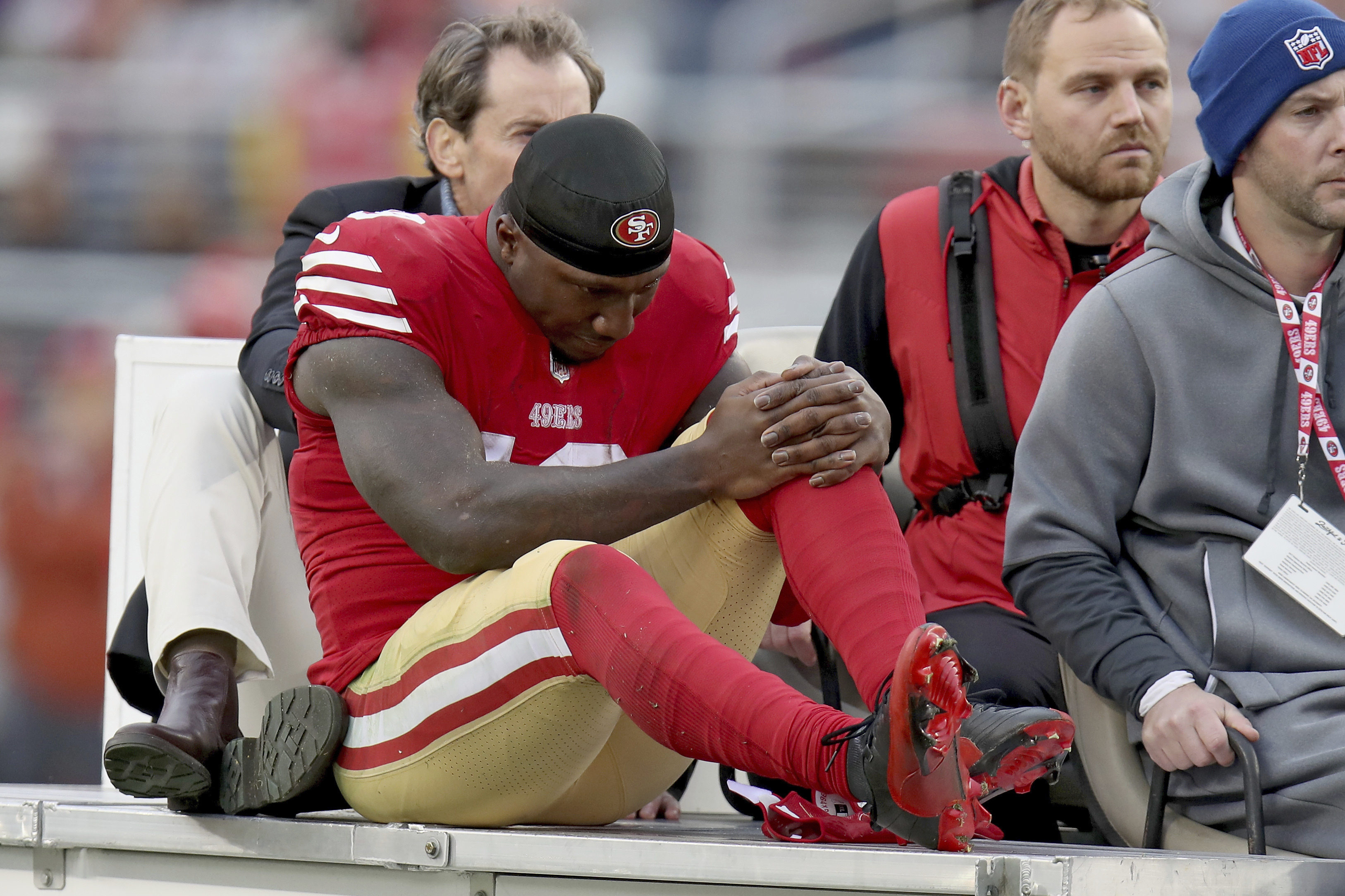 49ers' Deebo Samuel carted off the field with ankle injury