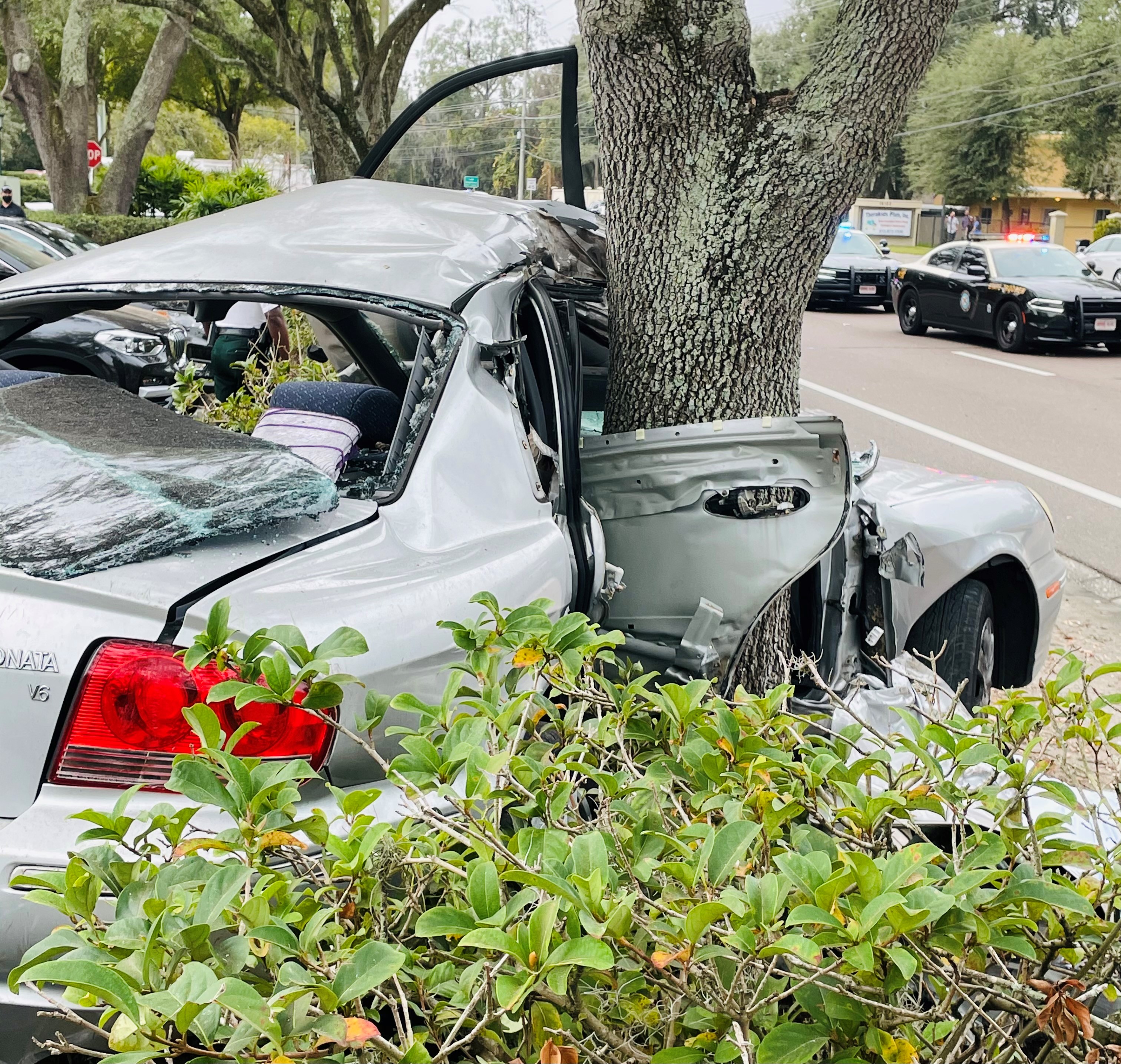 UPDATE: Driver dies of injuries after his car smashes into a tree