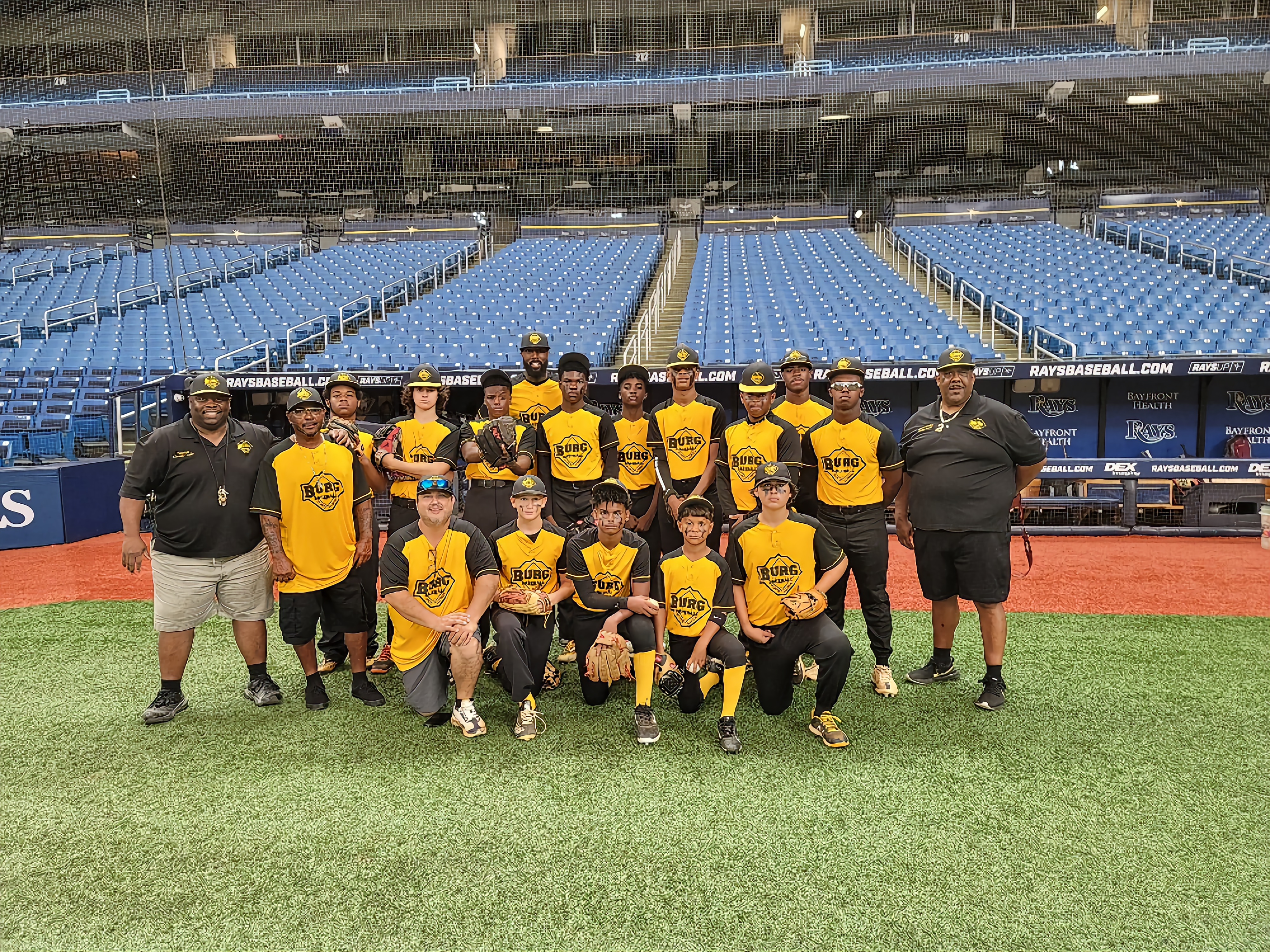 MLB - The Kid talks to the kids. Ken Griffey Jr. made an appearance at the Hank  Aaron Invitational, a development event that aims to get high school-age  players with diverse backgrounds