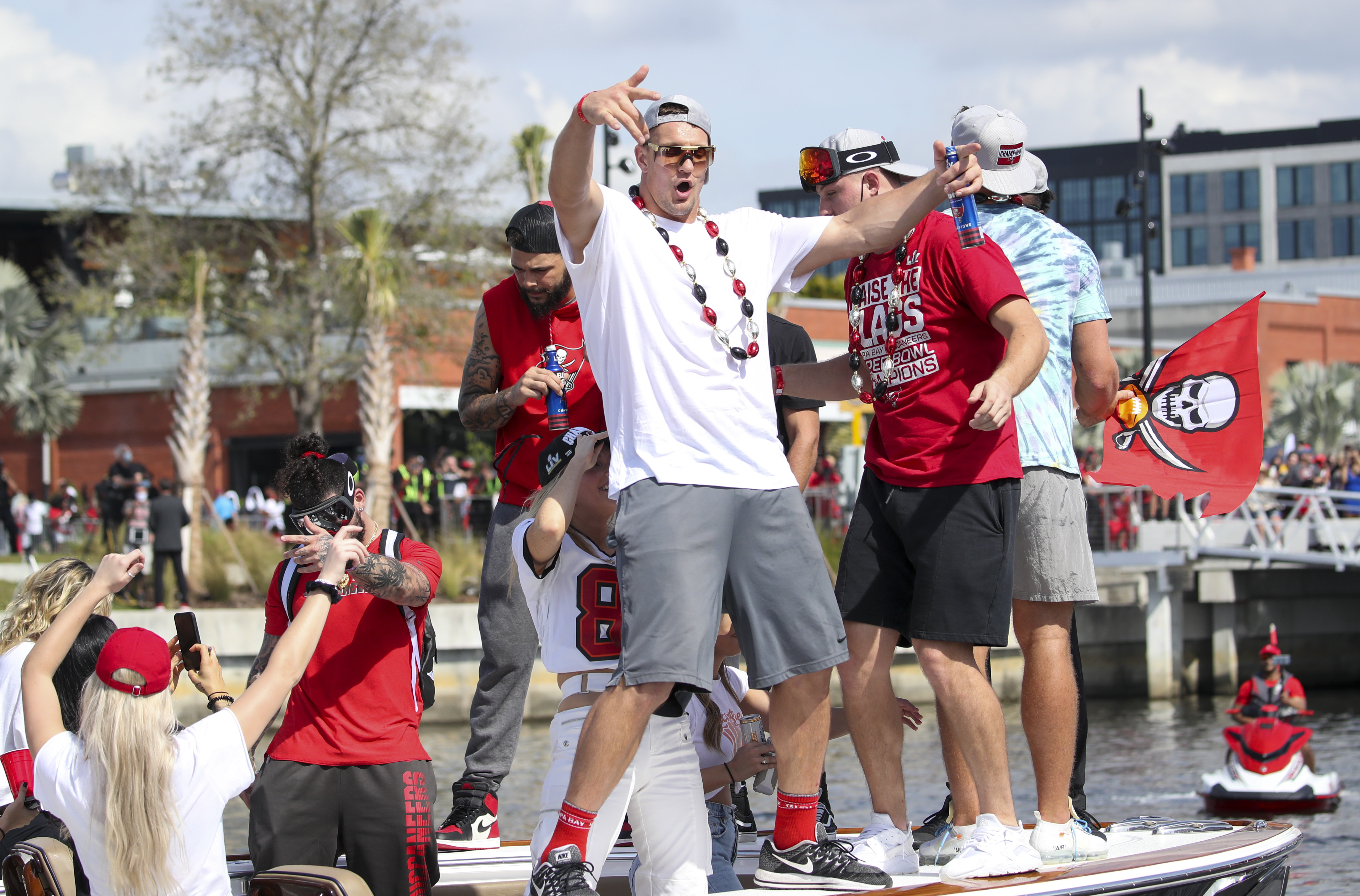 Official NFL Shop on X: Super Bowl Champs! The @Buccaneers are #SBLV  Champions! #GoBucs Celebrate with #SuperBowl title gear:    / X