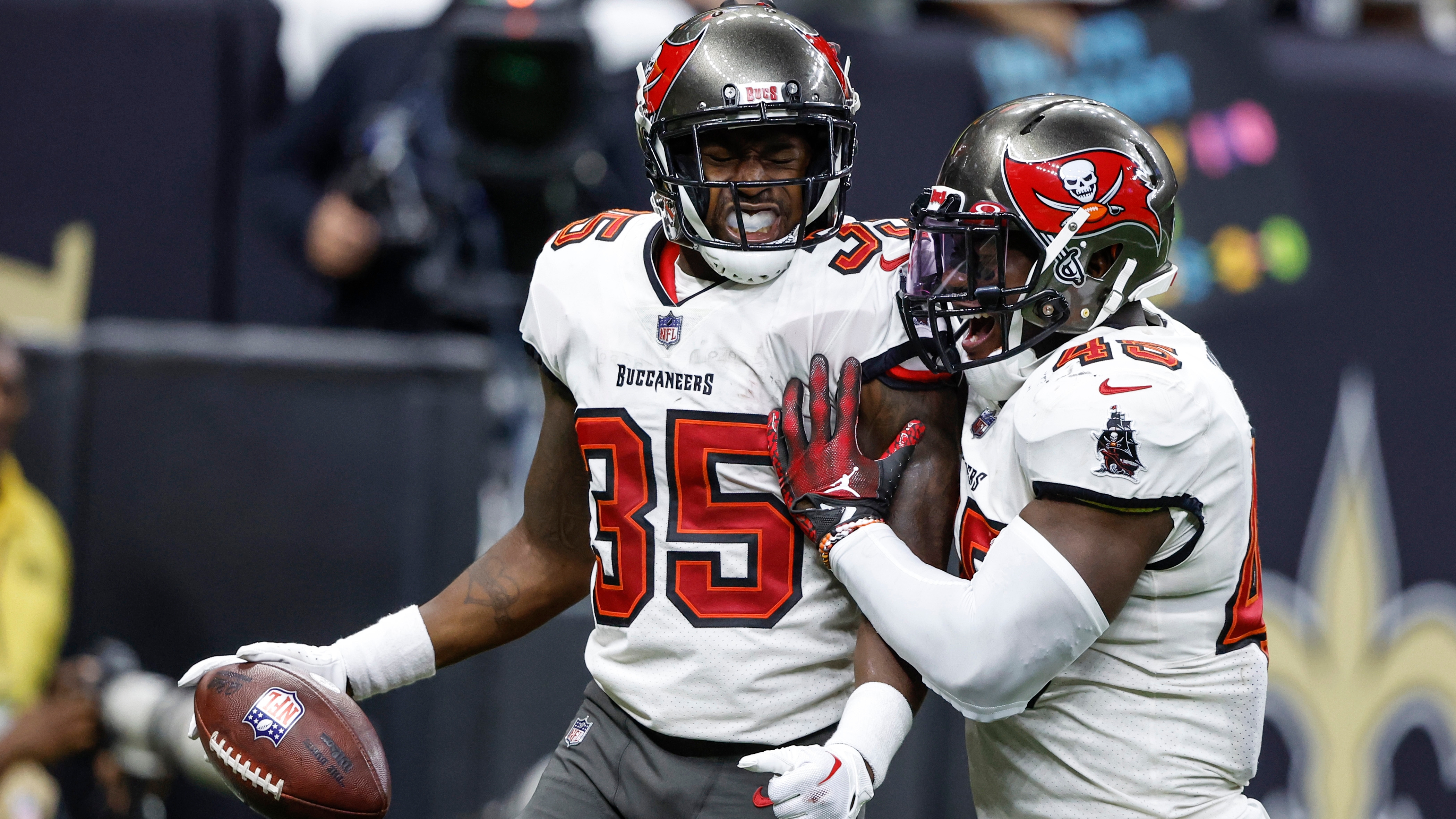 Rachaad White, Bucs' run game awaken in Sunday's triumph against Bears