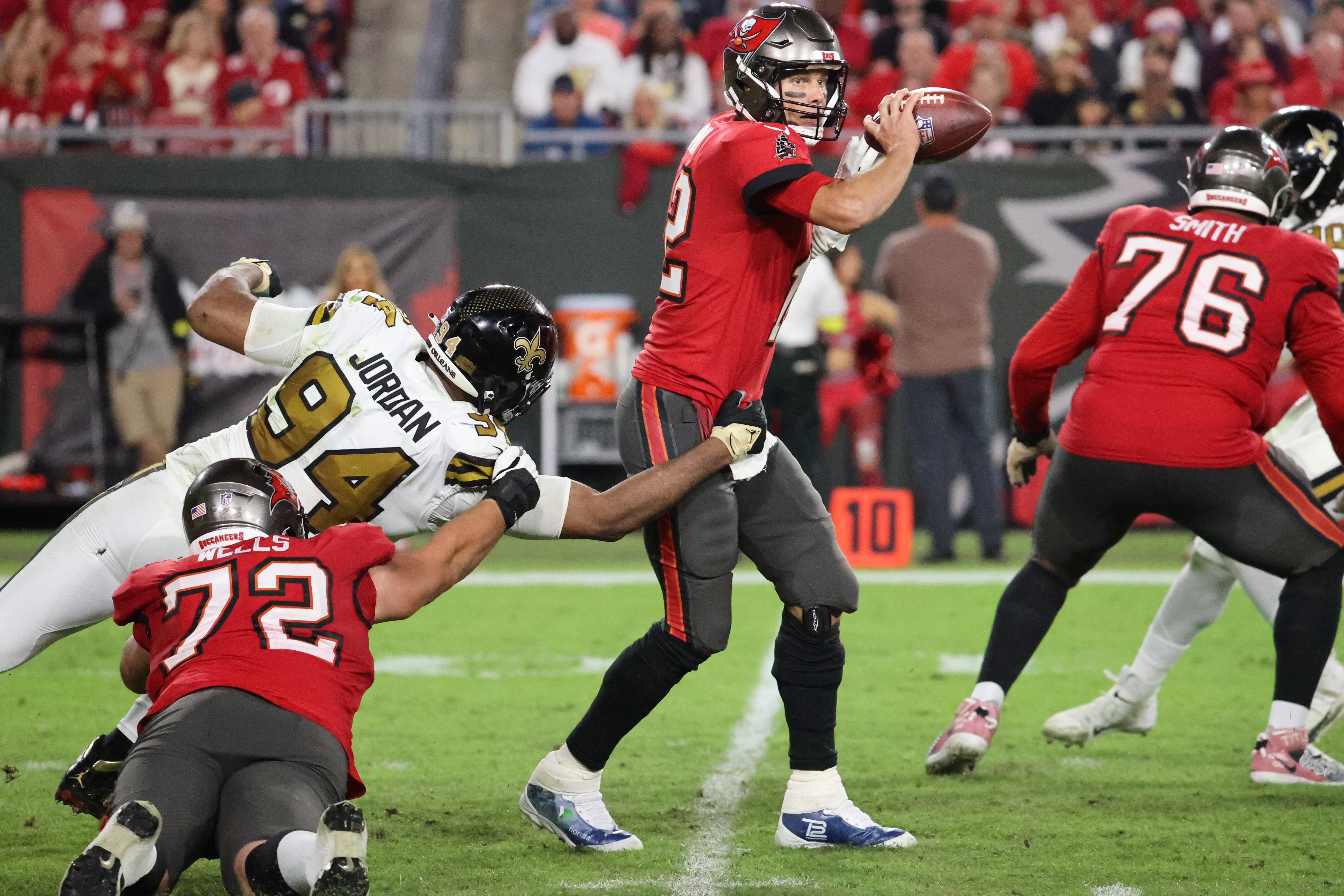 Chris Simms Almost Died After Trying to Play Through the Pain With the  Tampa Bay Buccaneers