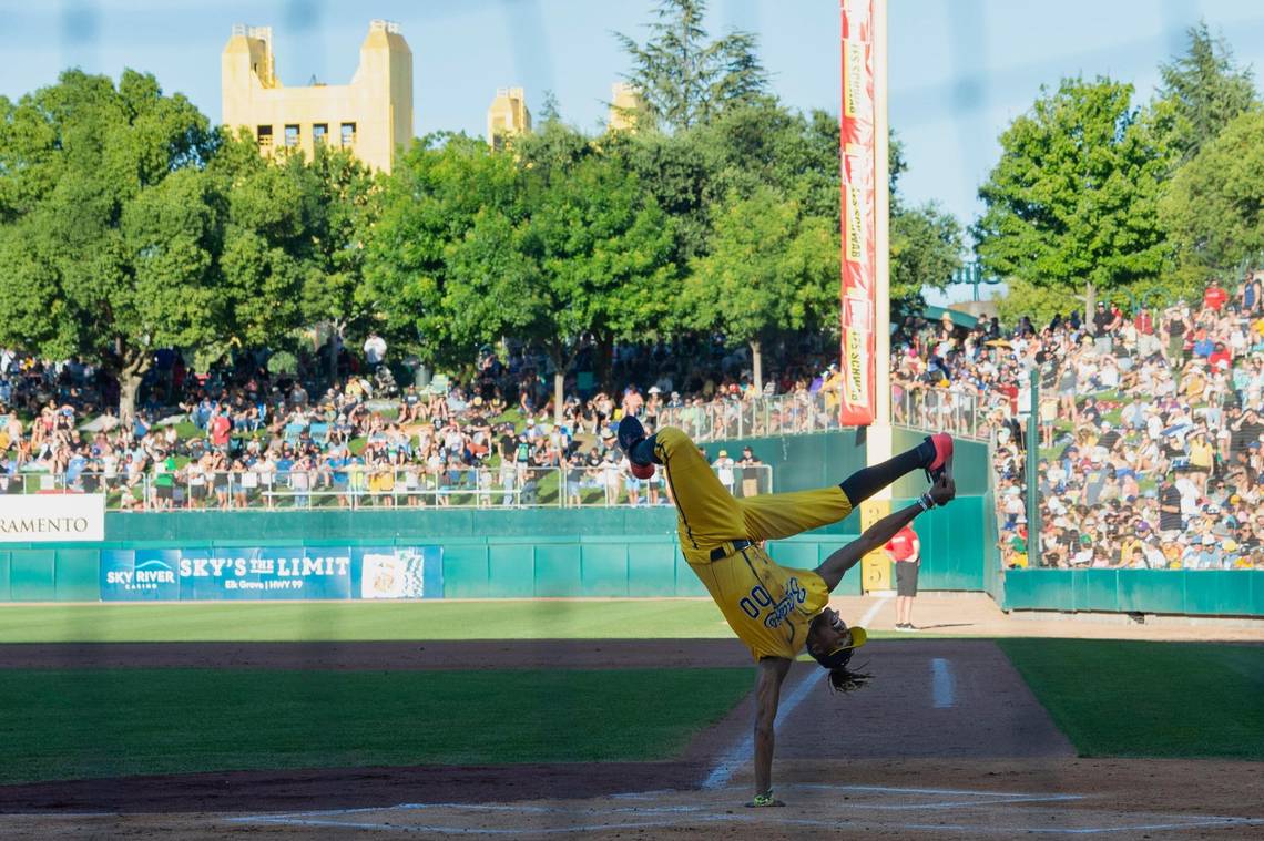 The Savannah Bananas will bring 'the greatest show in sports' to Tampa this  weekend, Sports & Recreation, Tampa