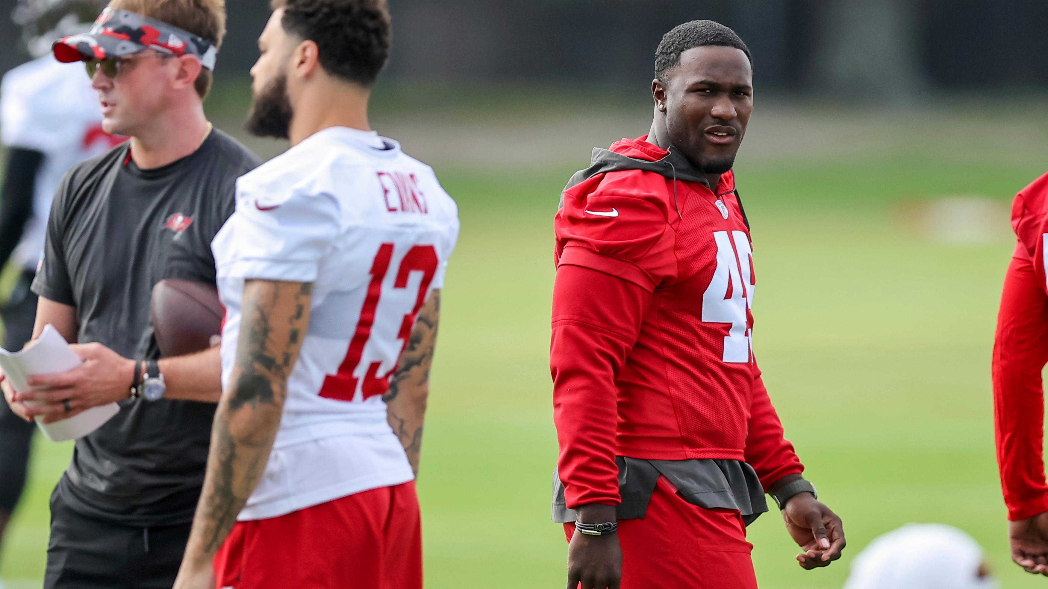 Tampa Bay Buccaneers Shaq Barrett, Devin White Practice