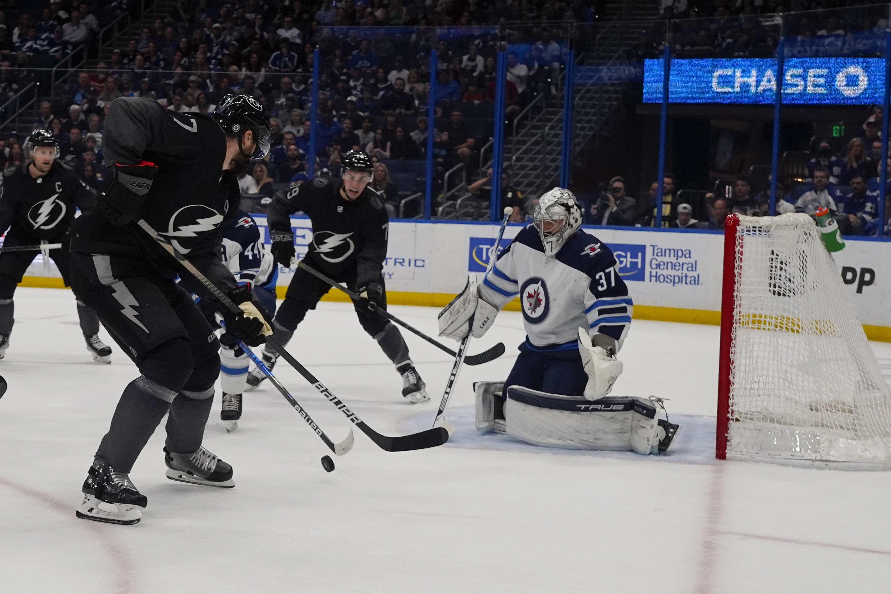 Nikita Kucherov, Victor Hedman help Lightning beat Jets 7-4