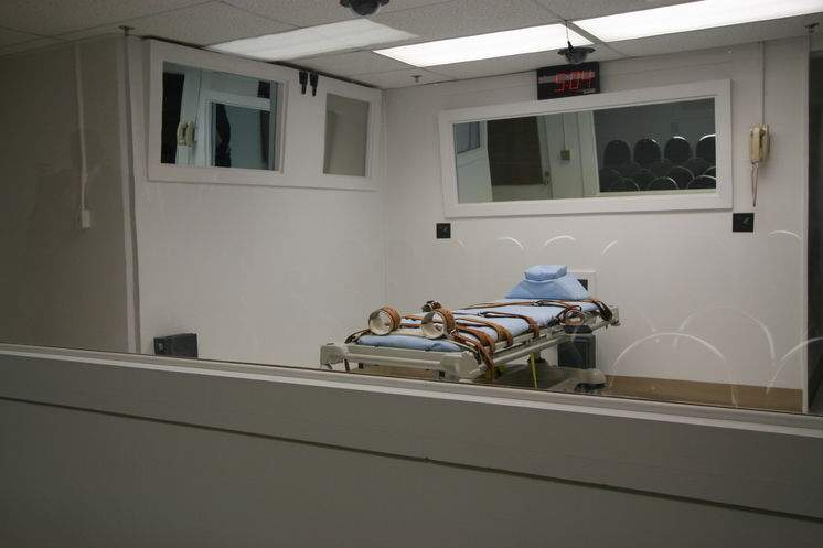 Florida used expired execution drugs, lower doses, lawsuit claims