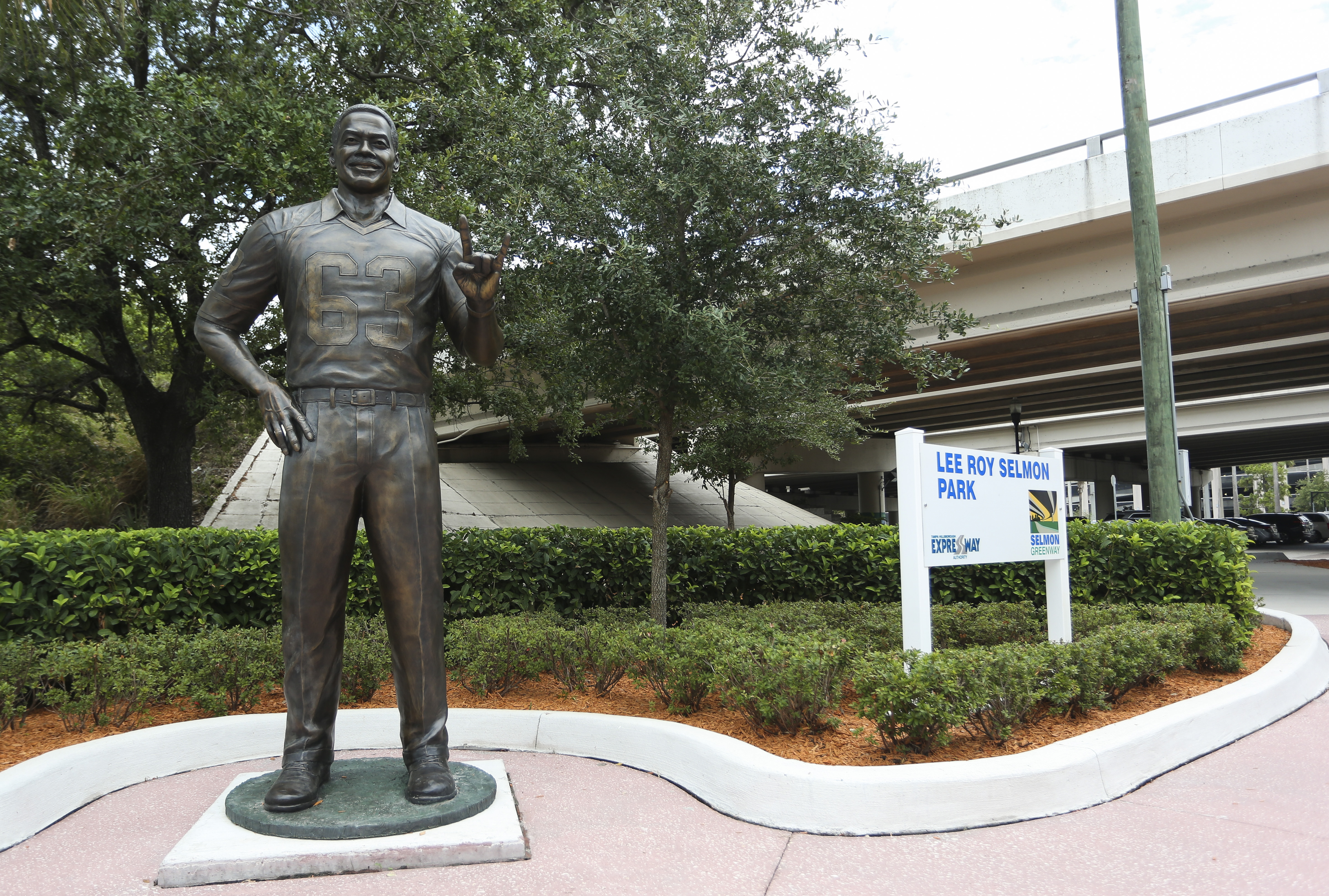 Lee Roy Selmon Statue - Tampa Hillsborough Expressway Authority