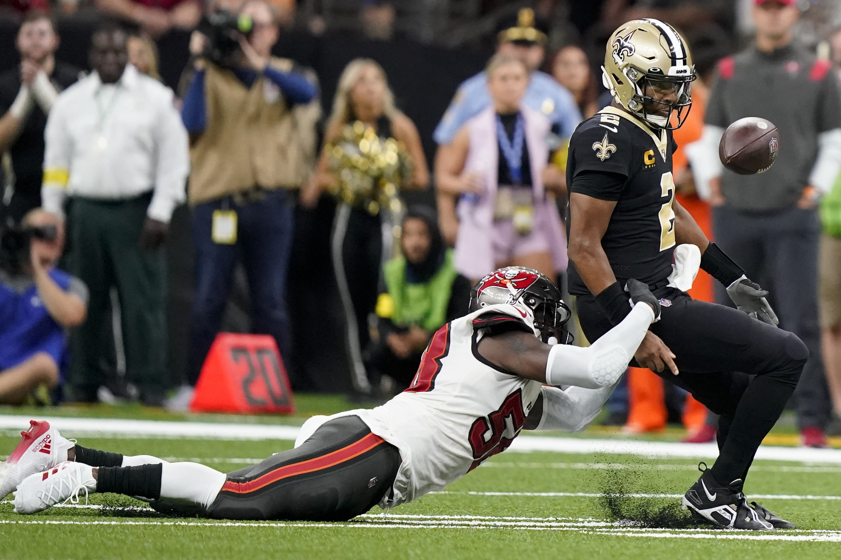 WATCH: Bucs S Mike Edwards picks off Jameis Winston, races 67