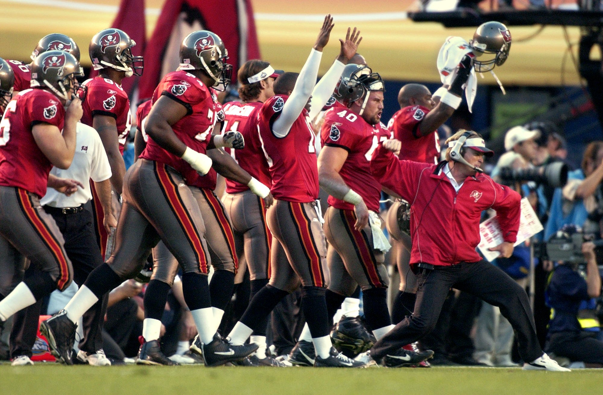 Bucs Defeat Raiders 48-21 in Super Bowl XXXVII on January 26, 2003 - CLICK  TO WATCH ENTIRE GAME NOW