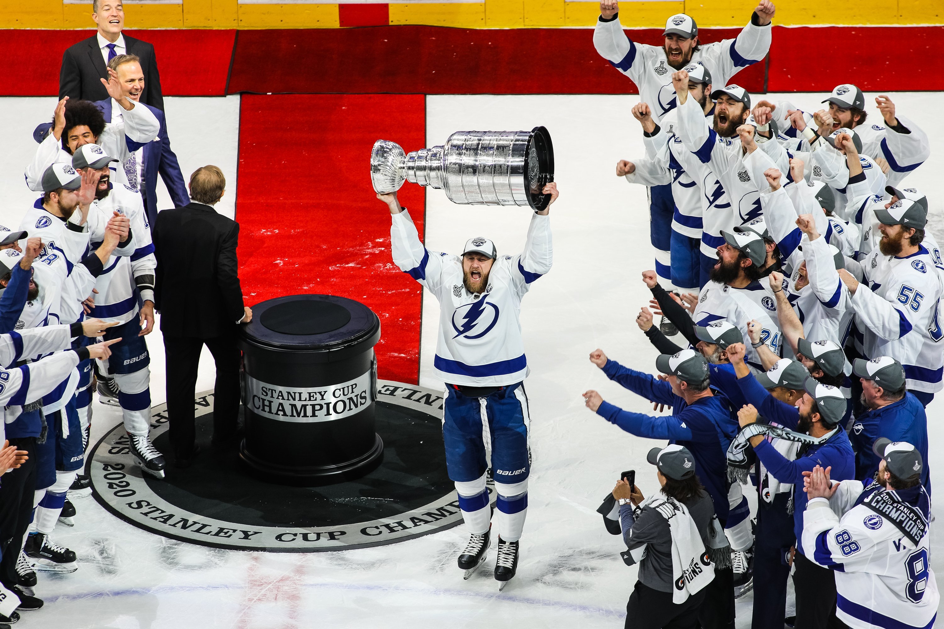 Elite 8: Lightning join exclusive back-to-back Stanley Cup club