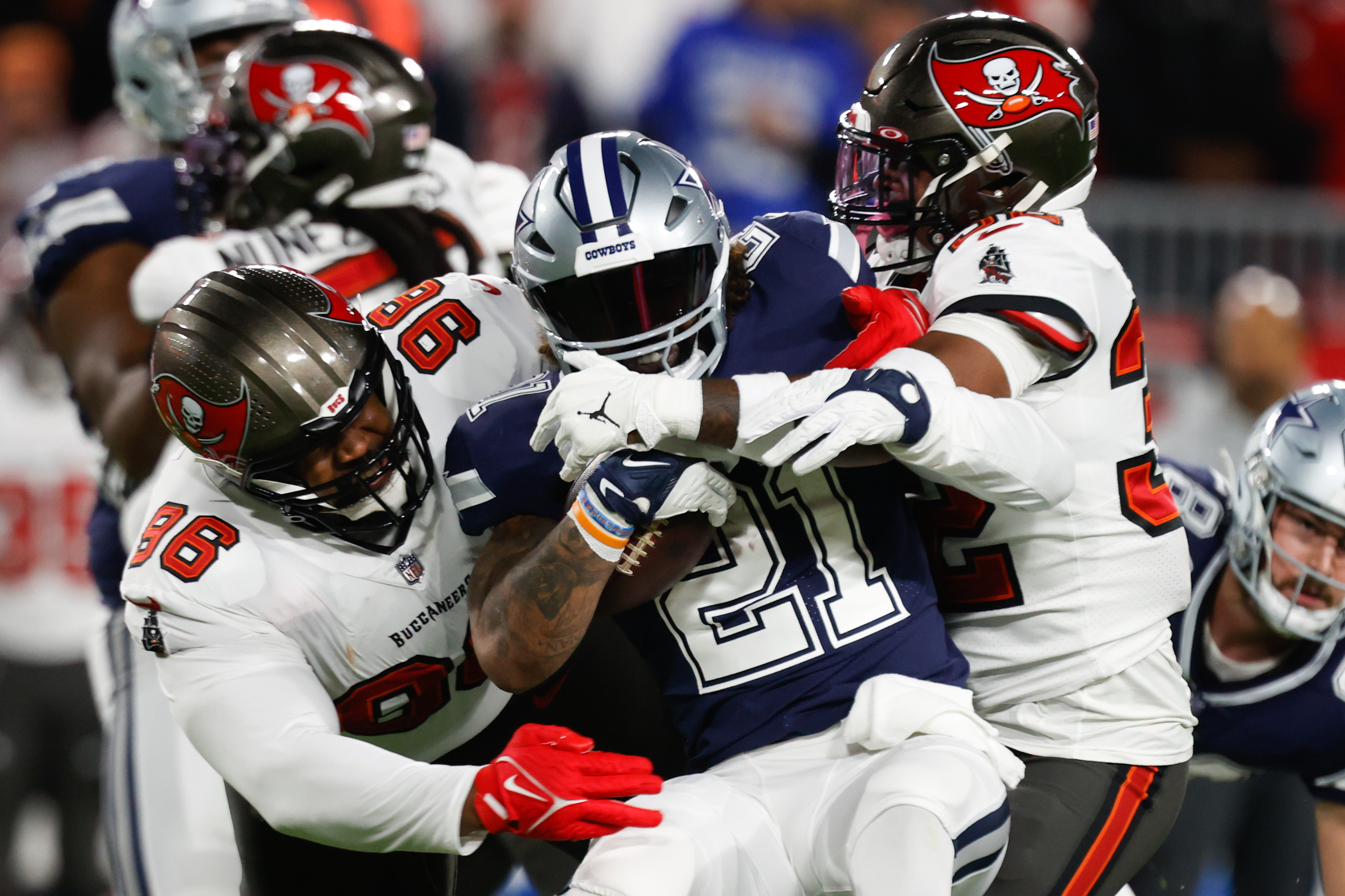 Cowboys-Buccaneers notebook: Lack of touches for Ezekiel Elliott