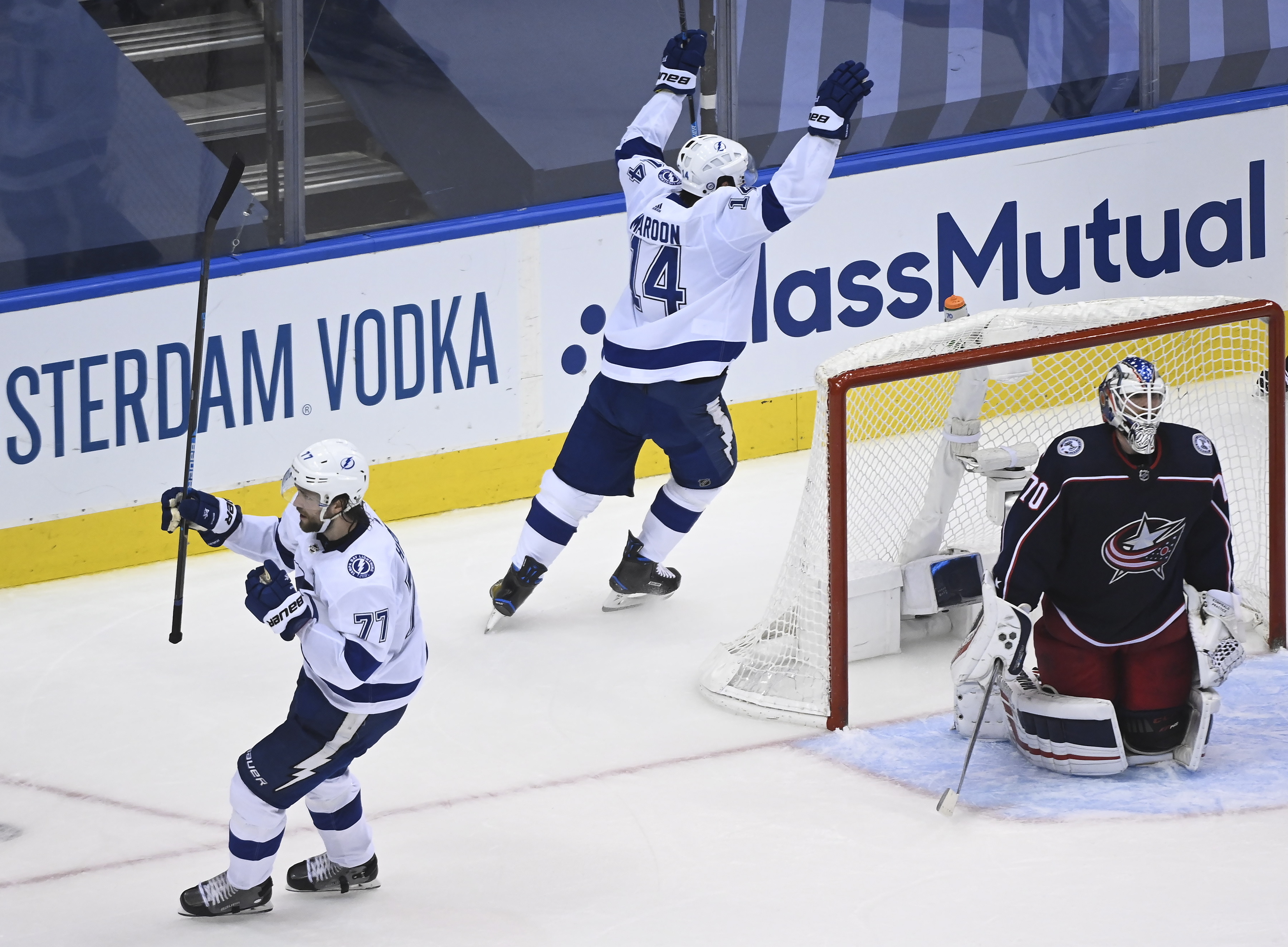 Lightning find their openings to win Game 3 against Blue Jackets