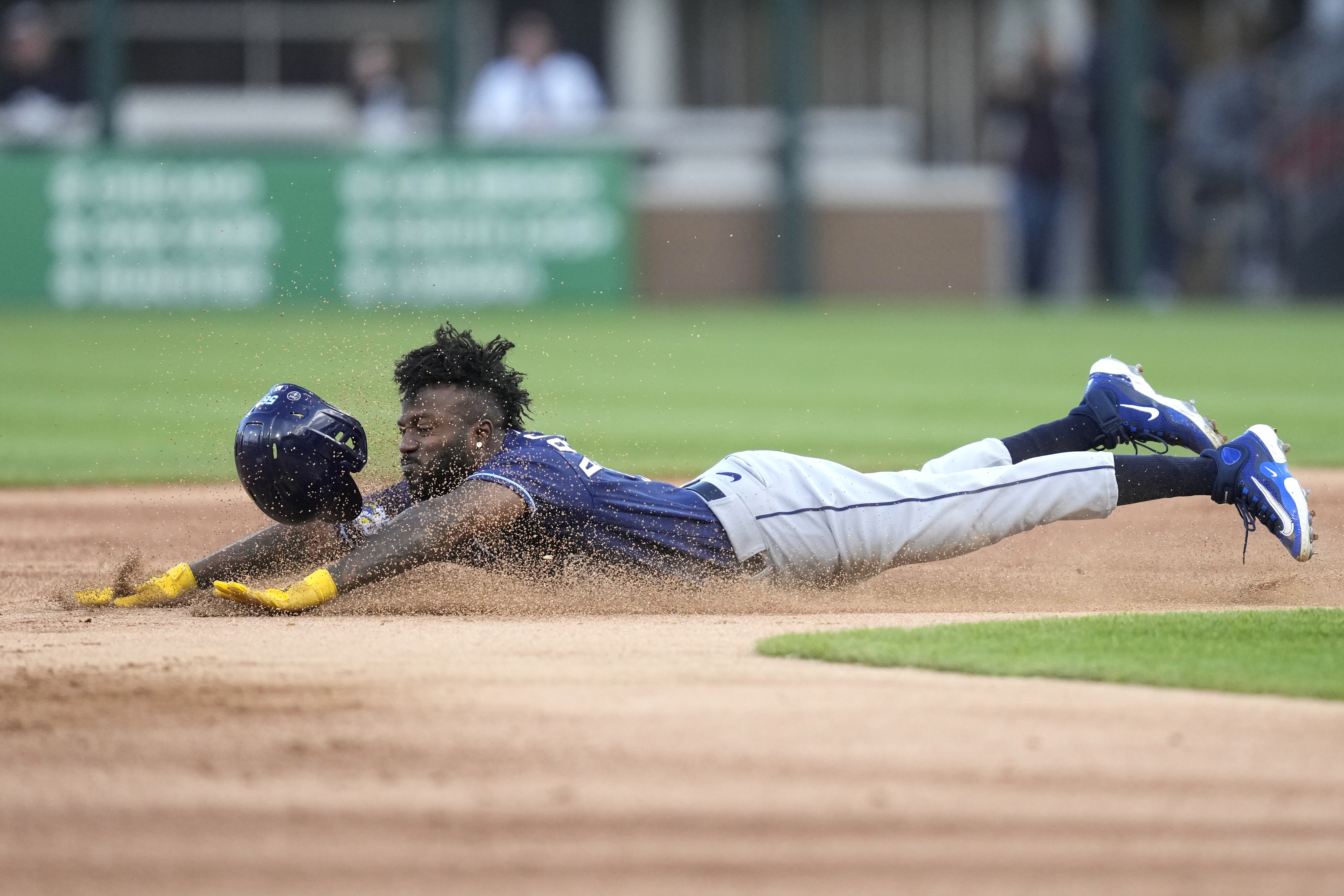 Randy Arozarena posed so hard after robbing home run with great catch