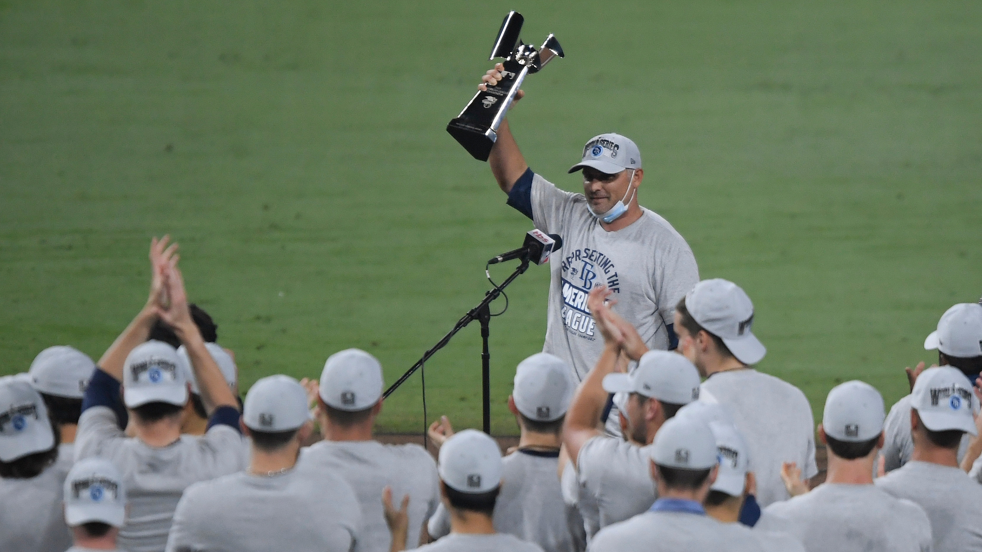 Kevin Cash, Don Mattingly win Manager of the Year awards