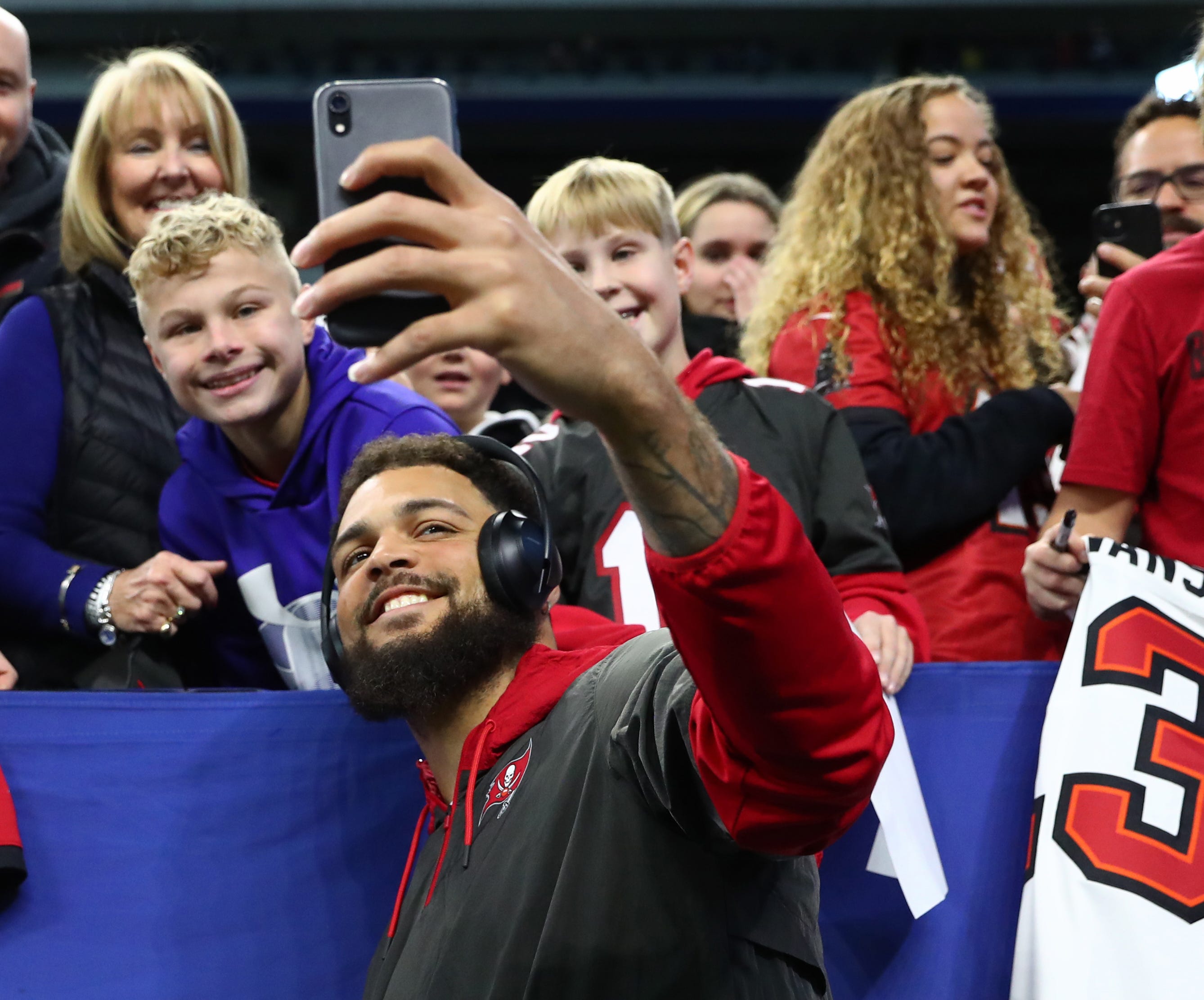 Bucs receiver Mike Evans awarded key to the city by his Texas hometown