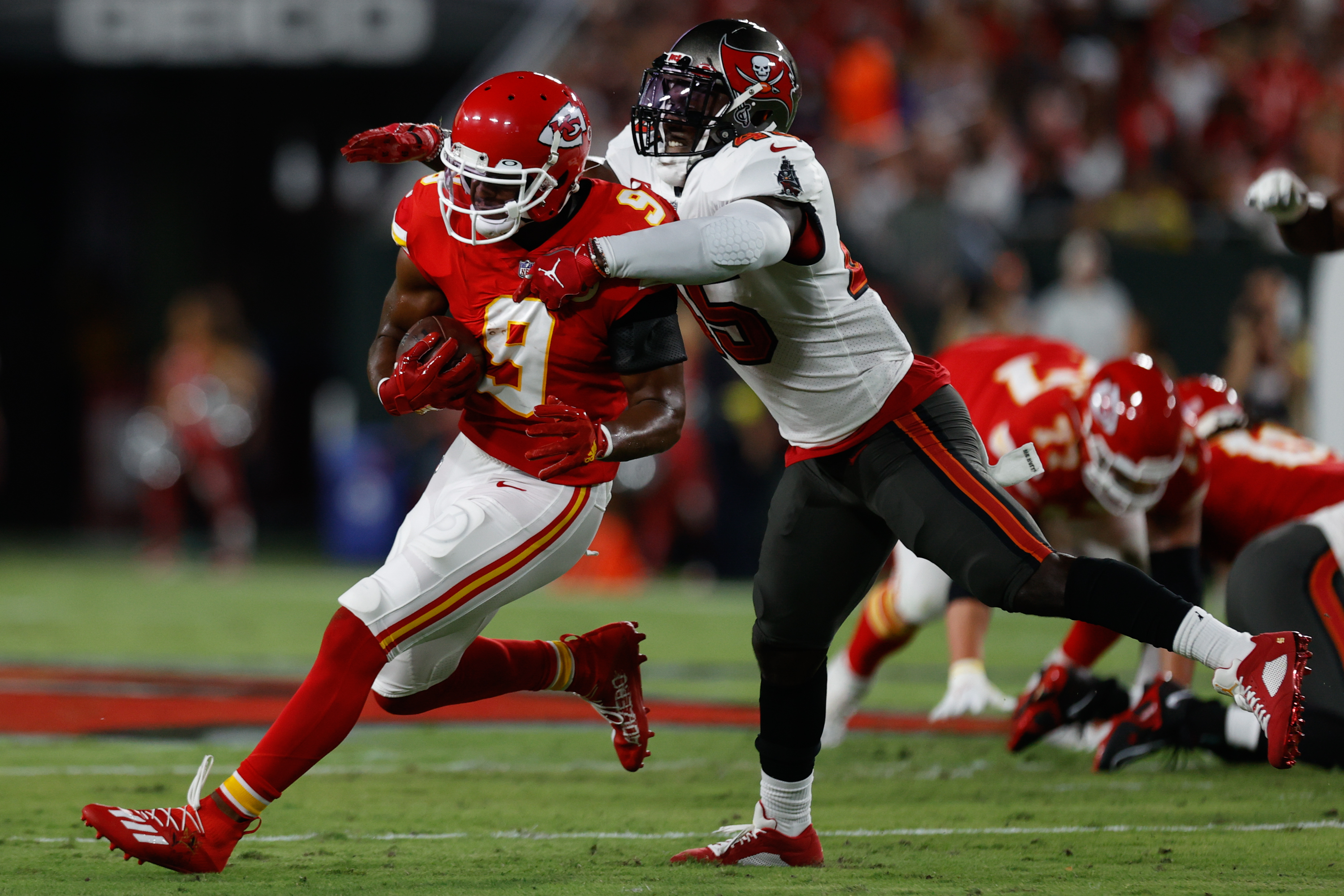 Bucs disappoint on both sides of the ball, lose 41-31 to Chiefs