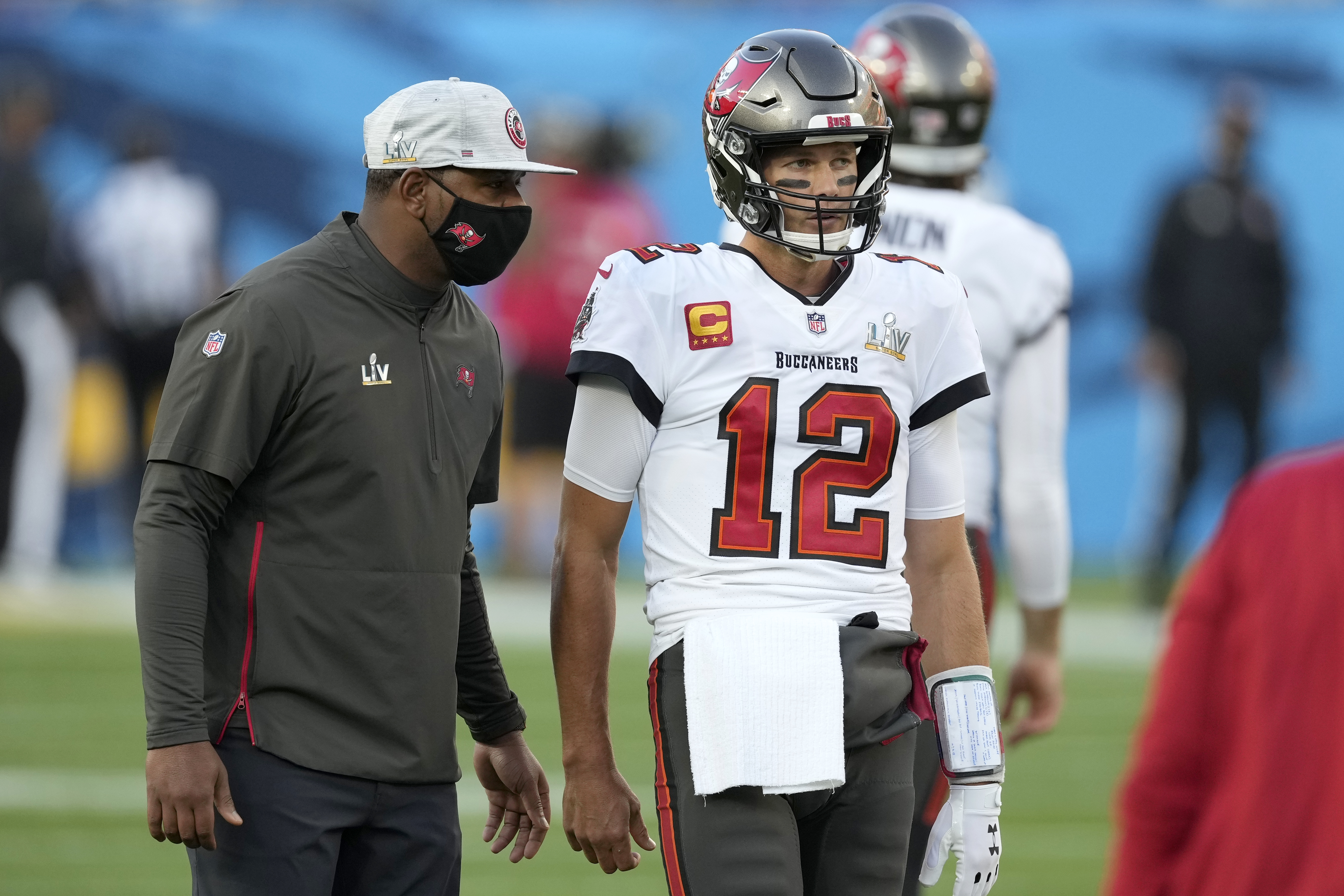 Bucs oust offensive coordinator Leftwich, 5 other assistants