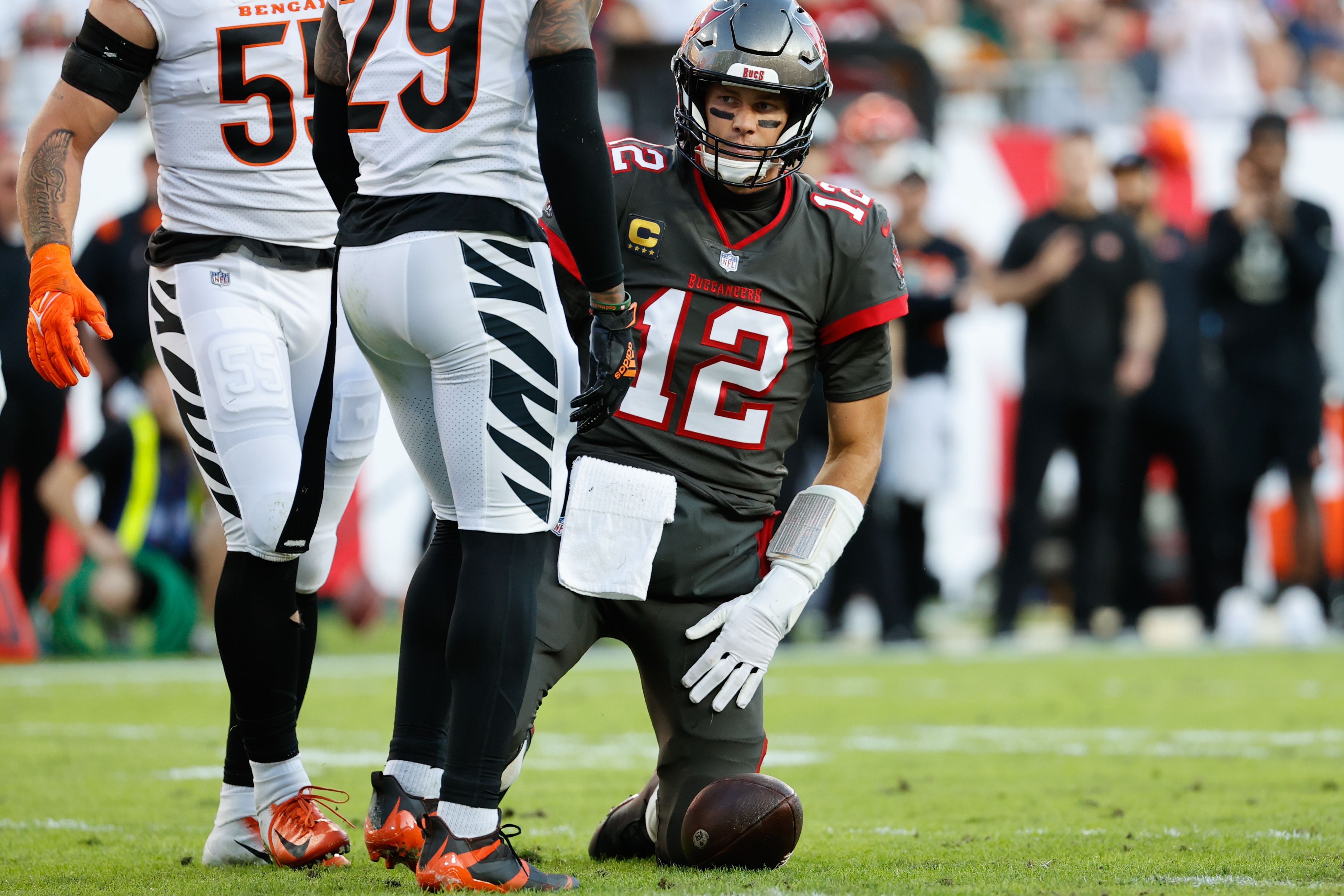 Live updates: Bucs squander 17-point lead in loss to Bengals