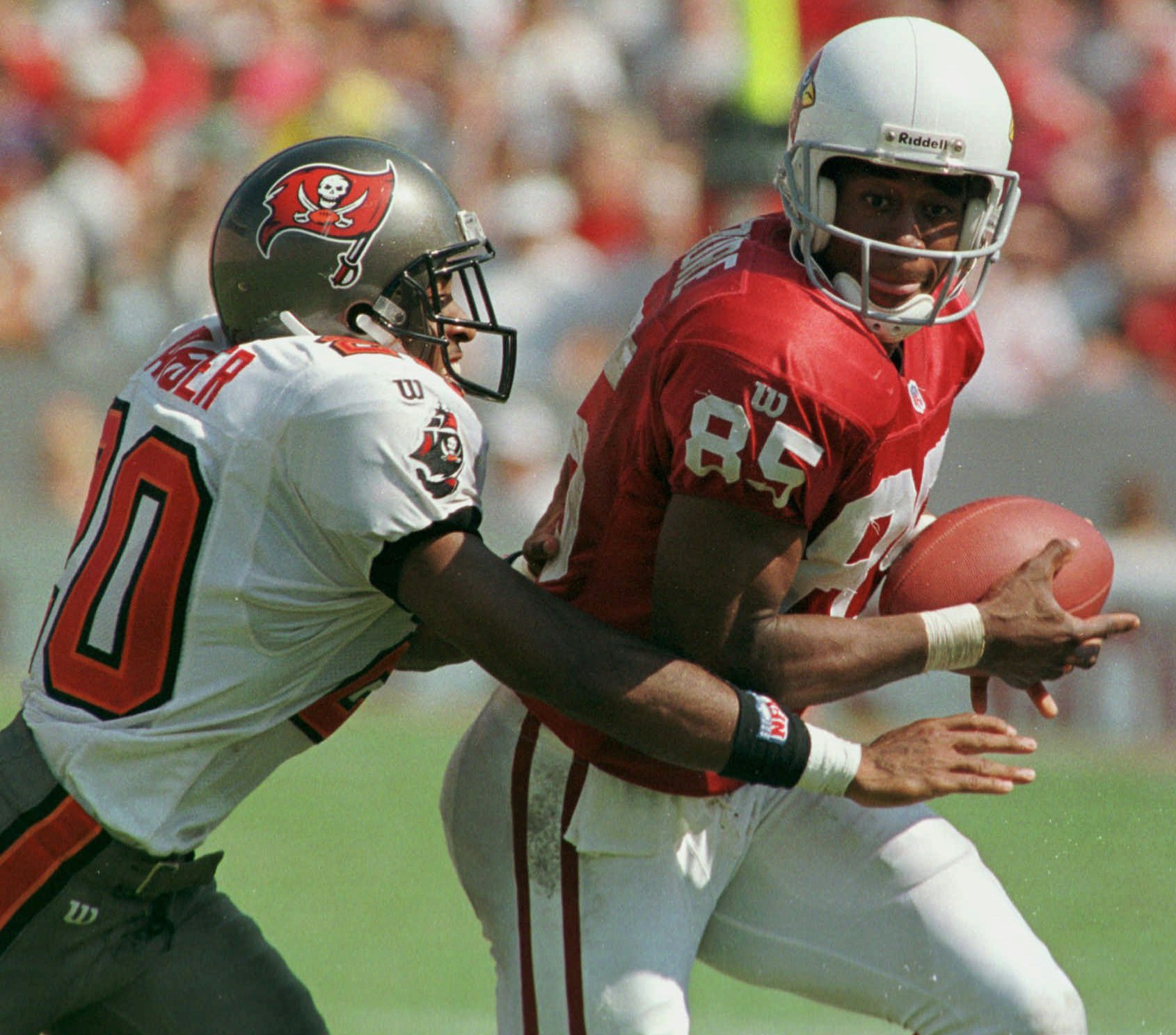 Bucs remember Derrick Brooks' skill, instincts on way to Hall