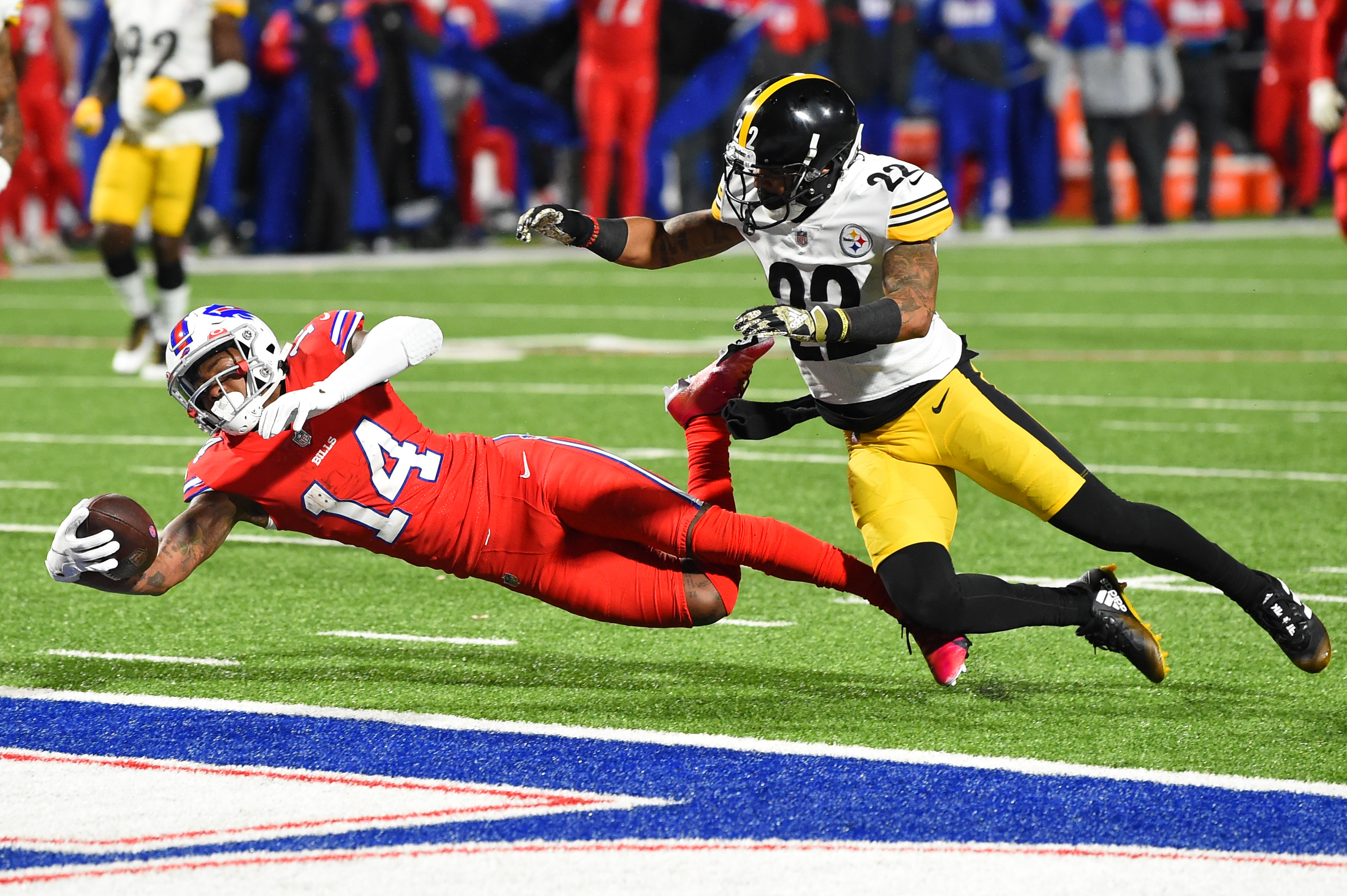 Bills improve to 10-3 with 26-15 win over sloppy Steelers